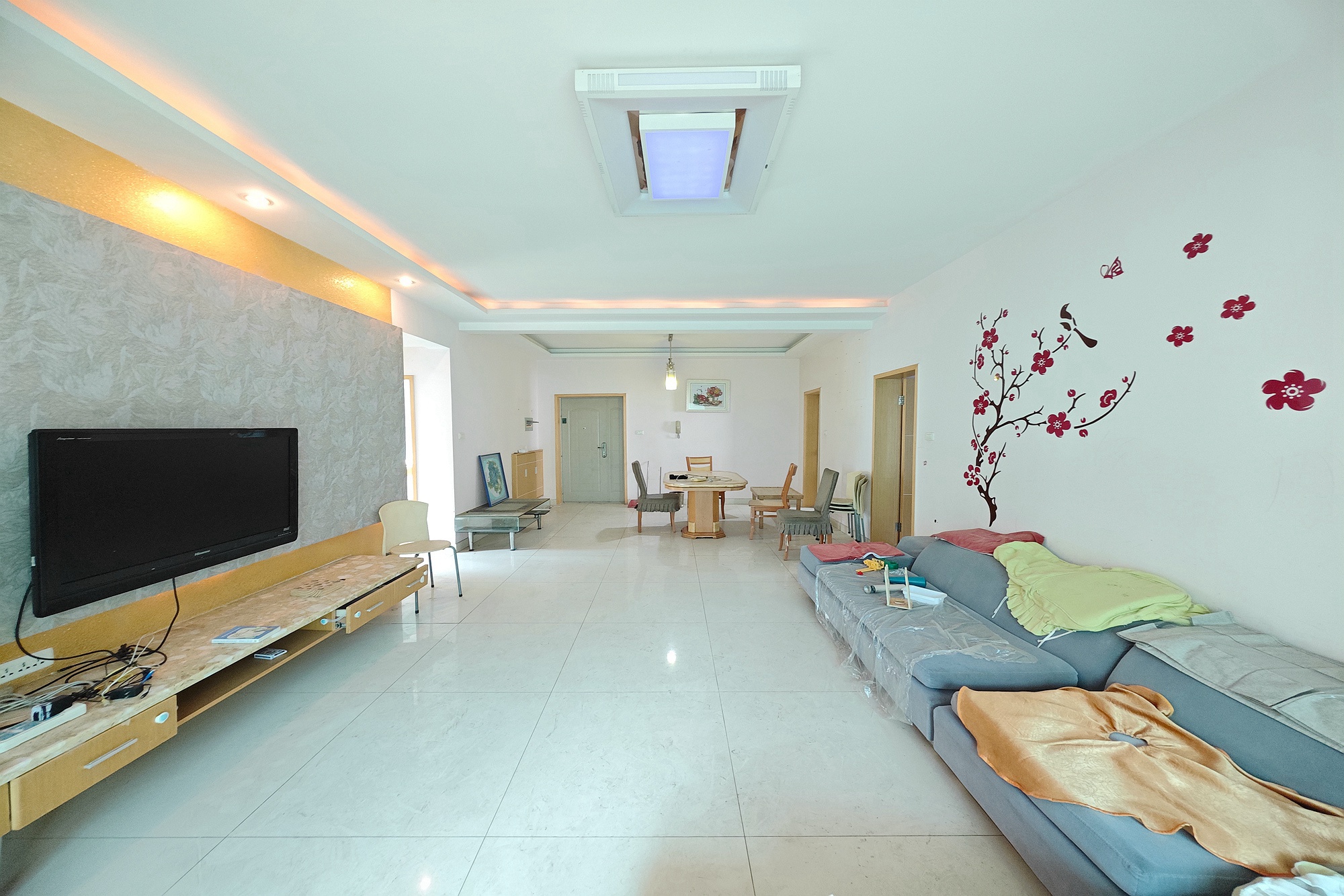 名都凯旋城  3室2厅2卫    81.8万 名都凯旋城  3室2厅2卫    81.8万客厅