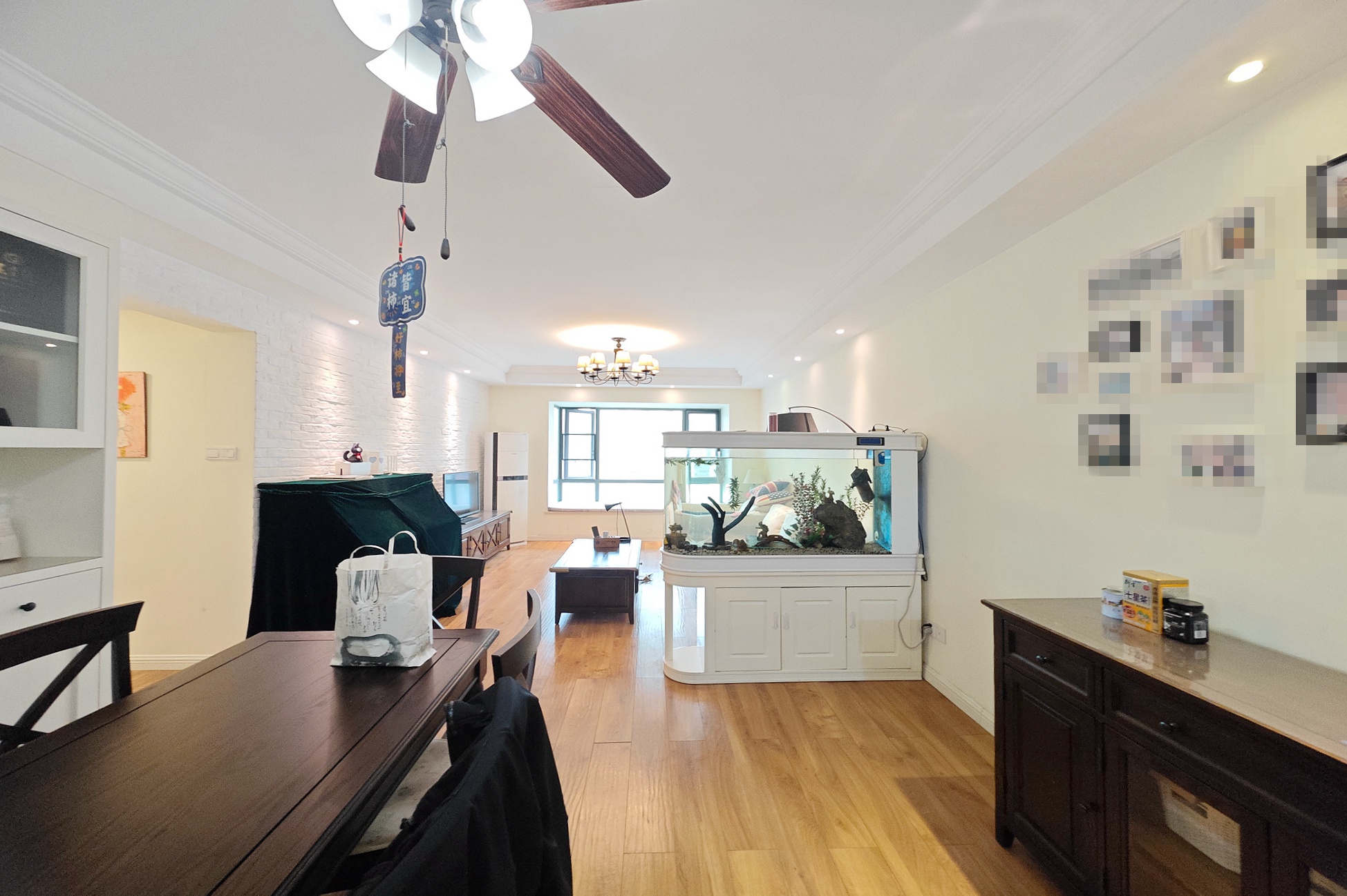 新城新世界一二三期  3室2厅2卫    130.0万 新城新世界一二三期  3室2厅2卫    130.0万客厅