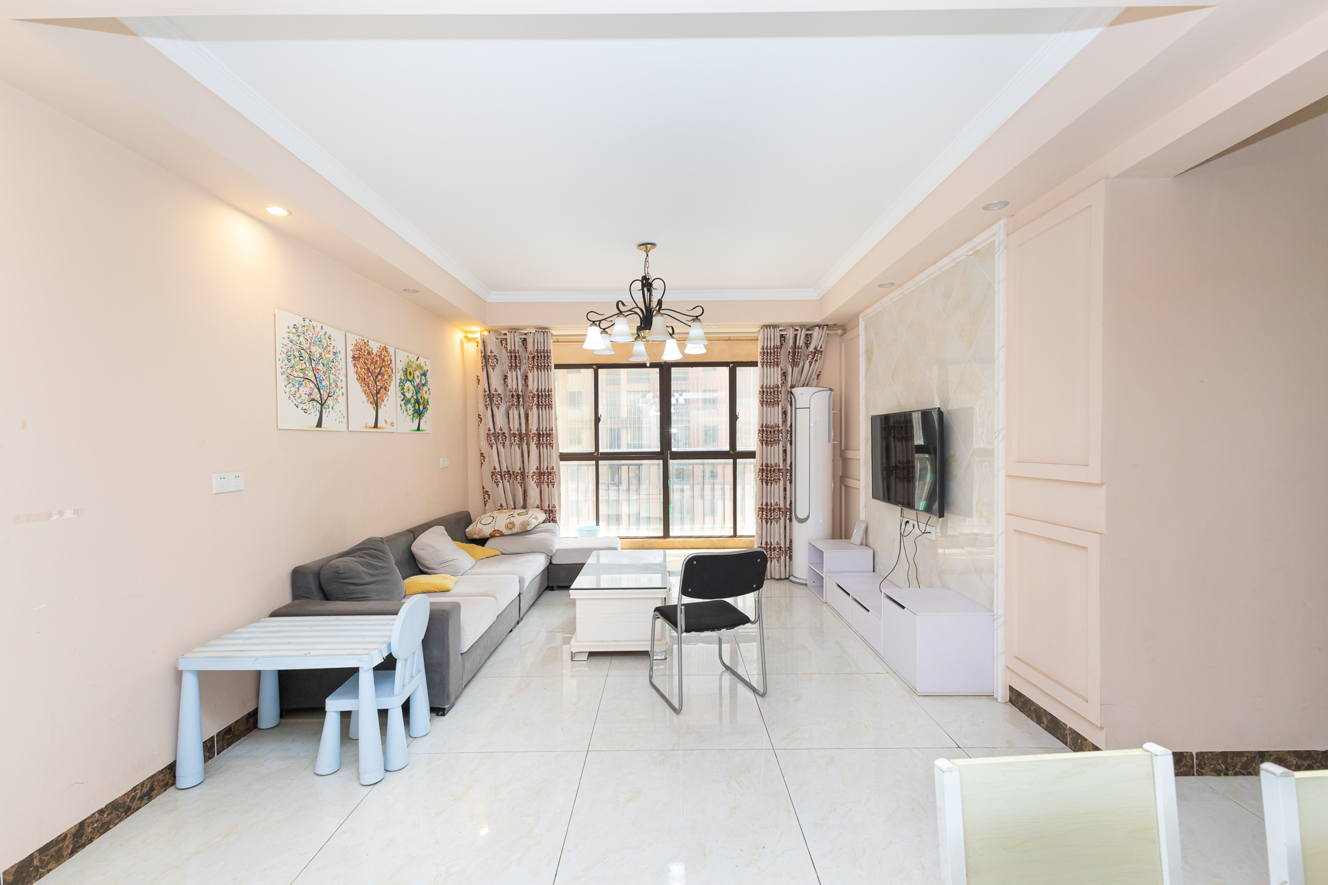 乾源国际 3室2厅1卫 65.0万 乾源国际 3室2厅1卫 65.0万客厅