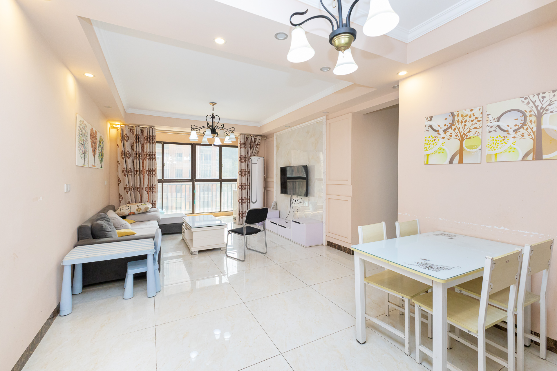 乾源国际 3室2厅1卫 65.0万 乾源国际 3室2厅1卫 65.0万客厅