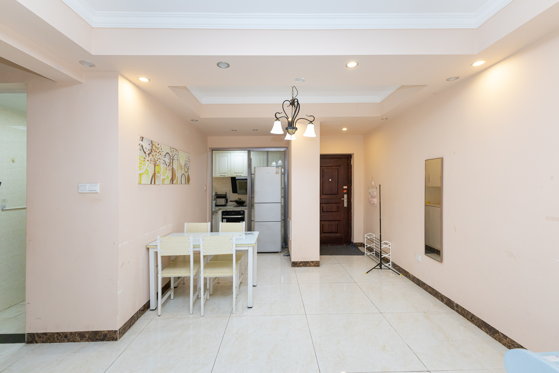 乾源国际 3室2厅1卫 65.0万 乾源国际 3室2厅1卫 65.0万客厅