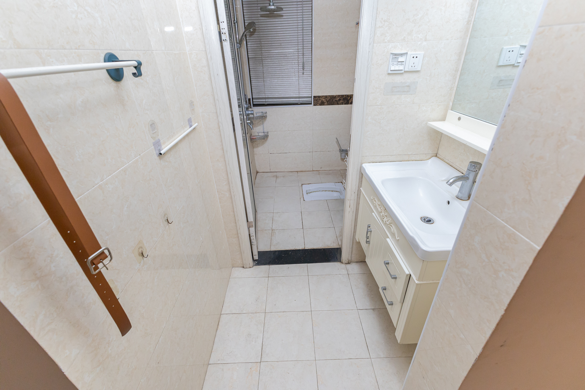 乾源国际 3室2厅1卫 65.0万 乾源国际 3室2厅1卫 65.0万卫生间