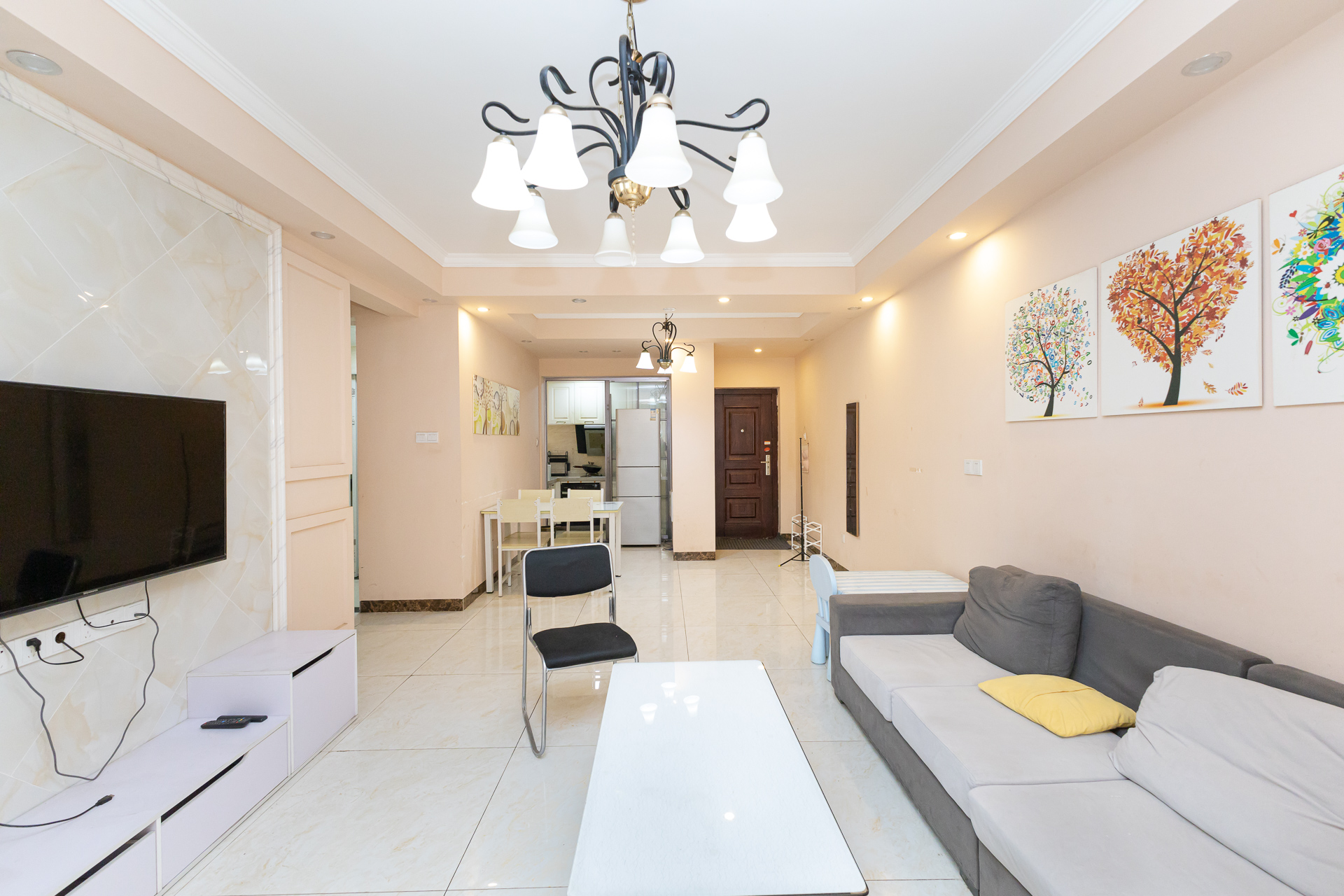 乾源国际 3室2厅1卫 65.0万 乾源国际 3室2厅1卫 65.0万客厅