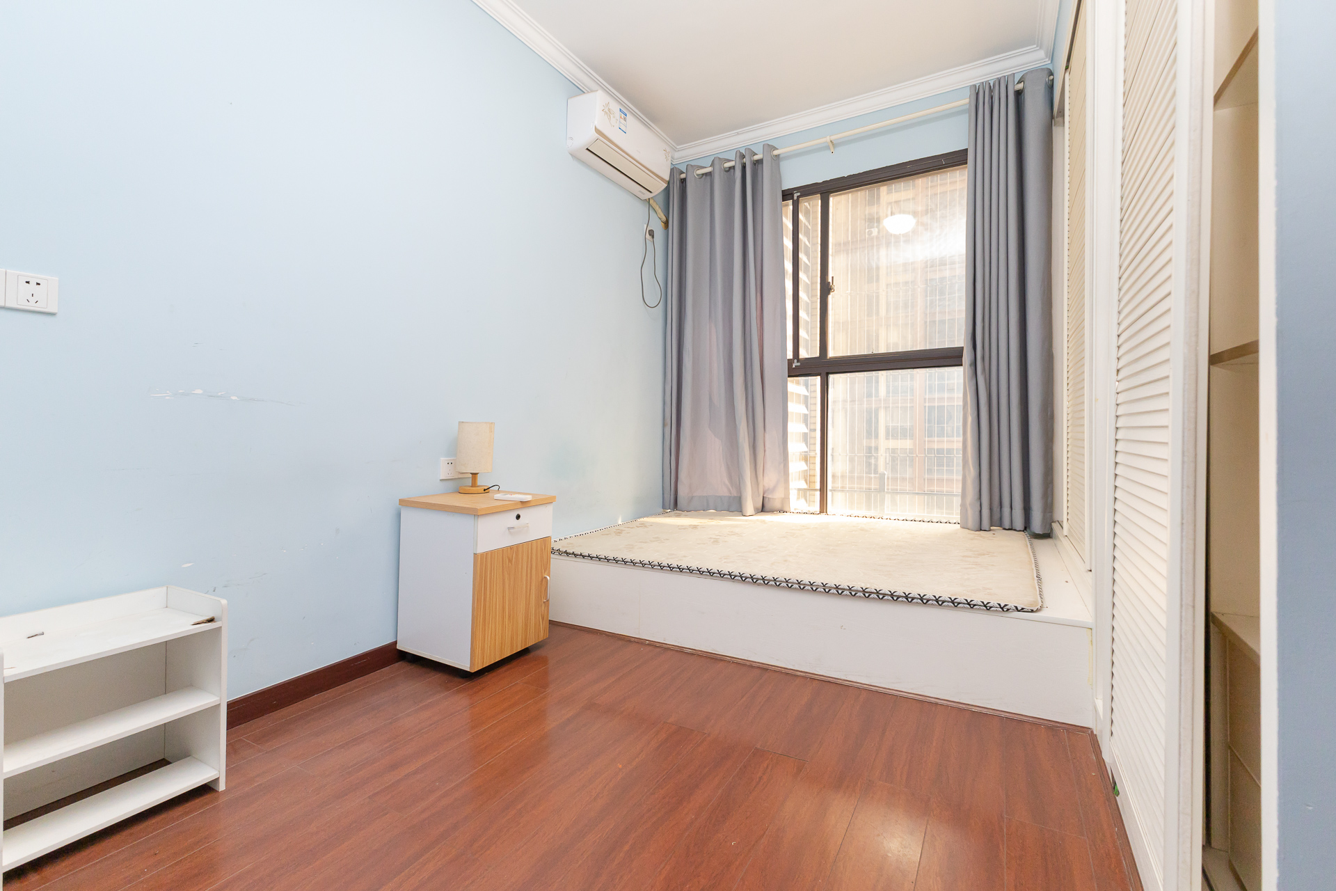 乾源国际 3室2厅1卫 65.0万 乾源国际 3室2厅1卫 65.0万卧室