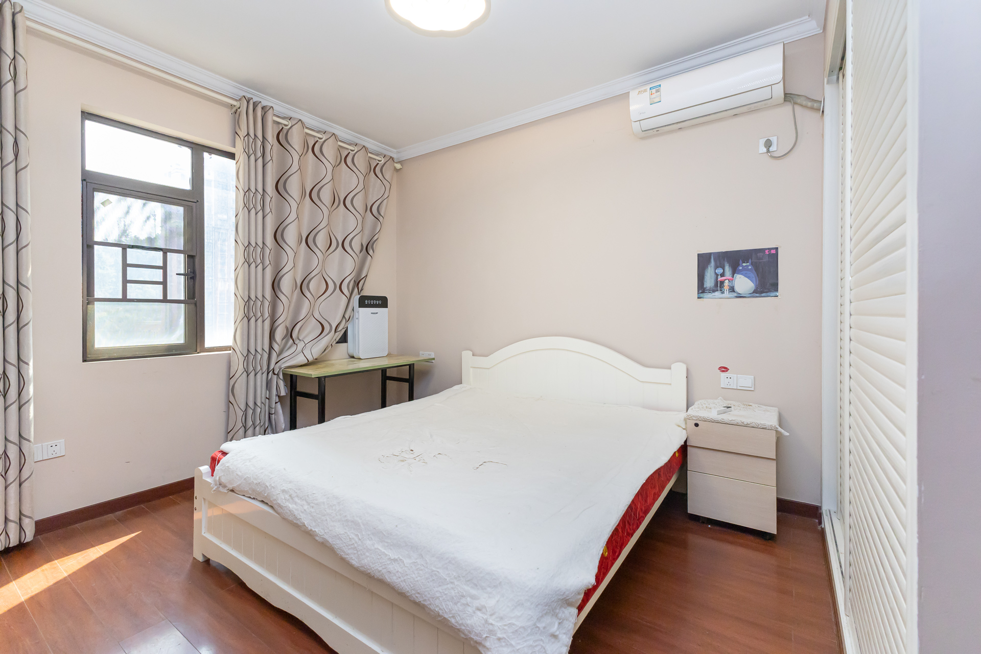 乾源国际 3室2厅1卫 65.0万 乾源国际 3室2厅1卫 65.0万卧室