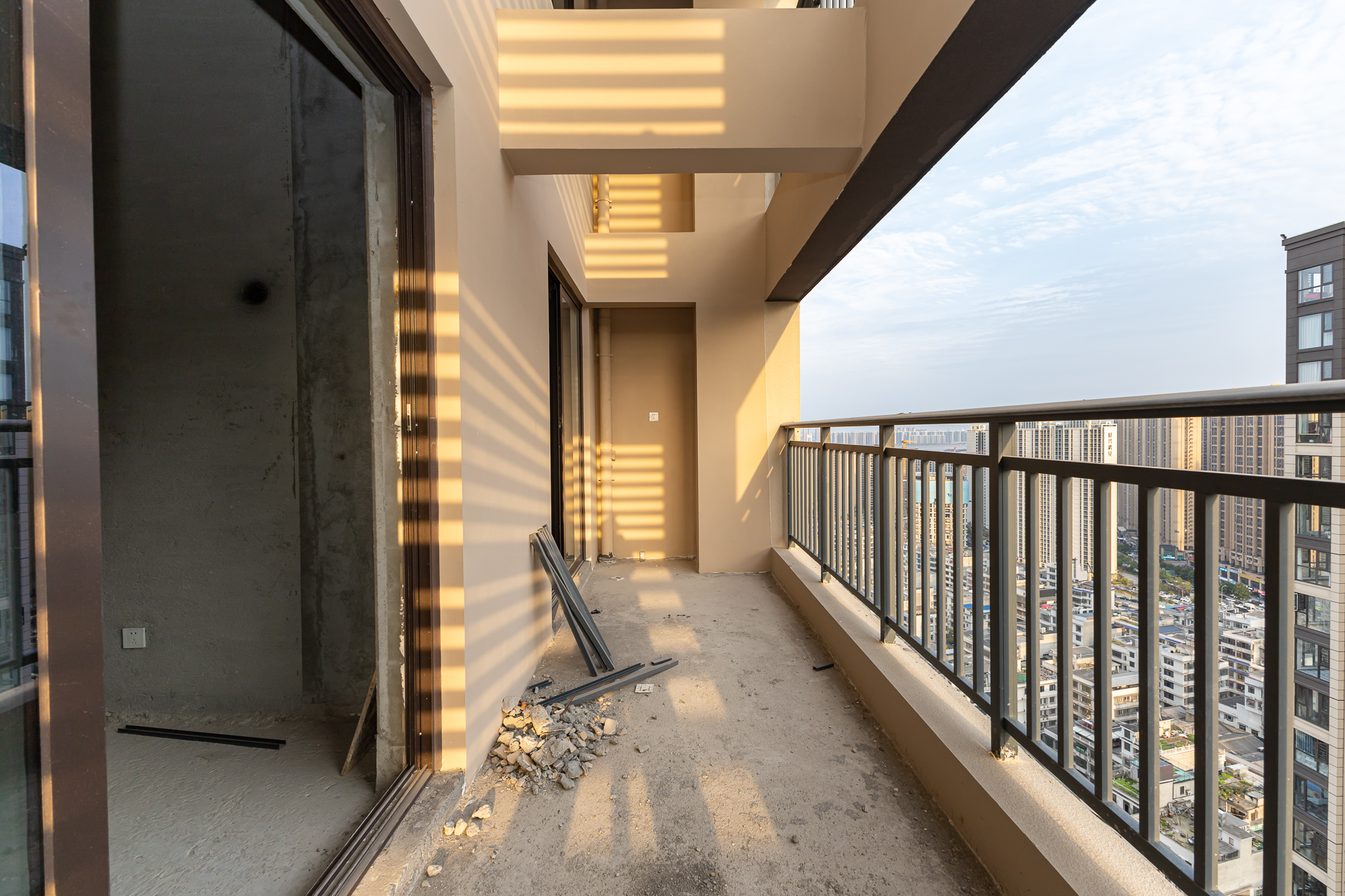 裕和府(乐万邦康桥悦城) 4室2厅2卫 115.0万 裕和府(乐万邦康桥悦城) 4室2厅2卫 115.0万阳台