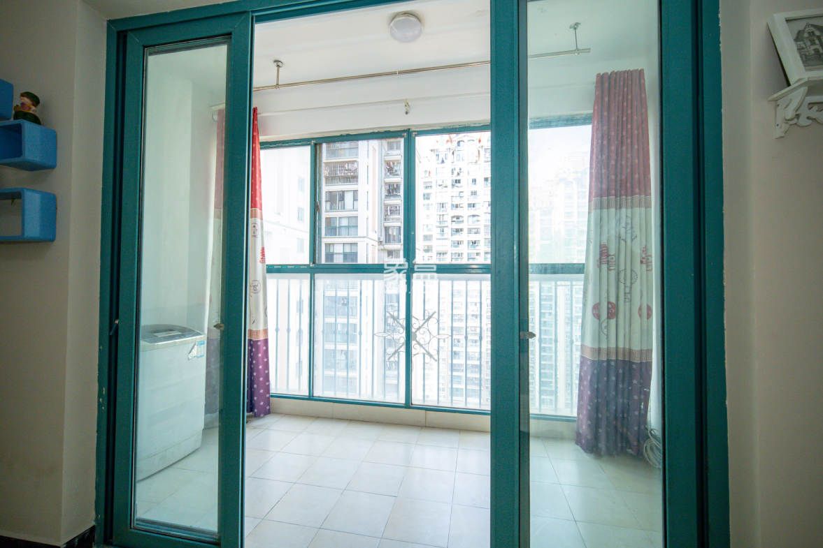 蝴蝶谷 1室1厅1卫 20.0万 蝴蝶谷 1室1厅1卫 20.0万阳台