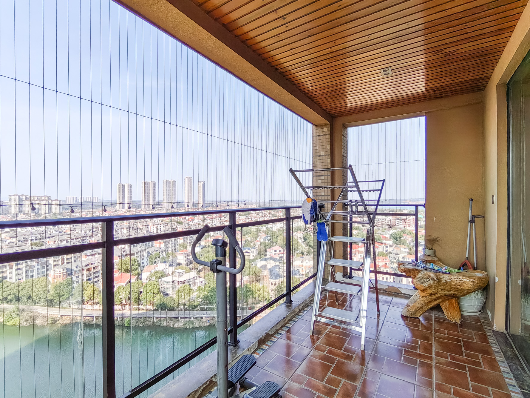 松雅湖金岸 4室2厅2卫 140.0万 松雅湖金岸 4室2厅2卫 140.0万阳台