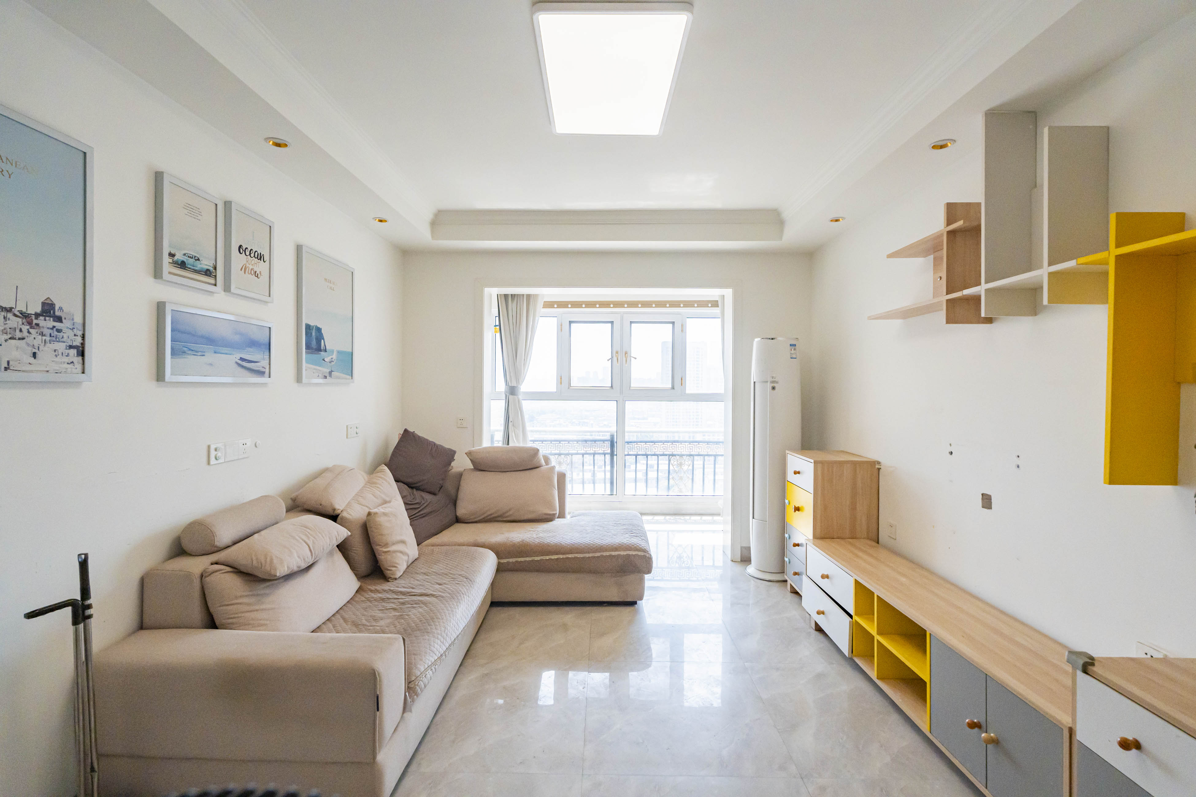 上园商住小区  3室2厅1卫    93.0万 上园商住小区  3室2厅1卫    93.0万客厅