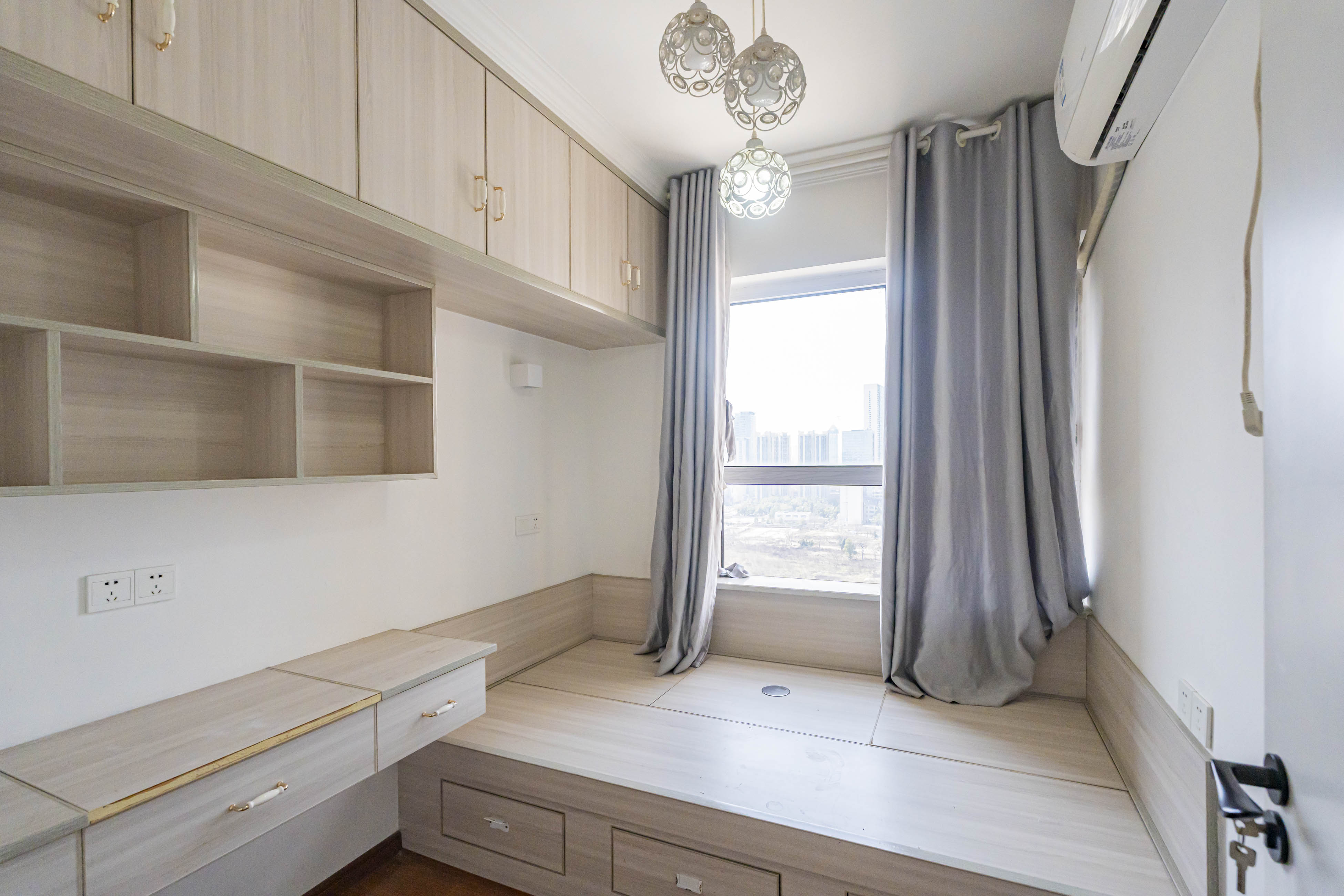 上园商住小区  3室2厅1卫    93.0万 上园商住小区  3室2厅1卫    93.0万卧室