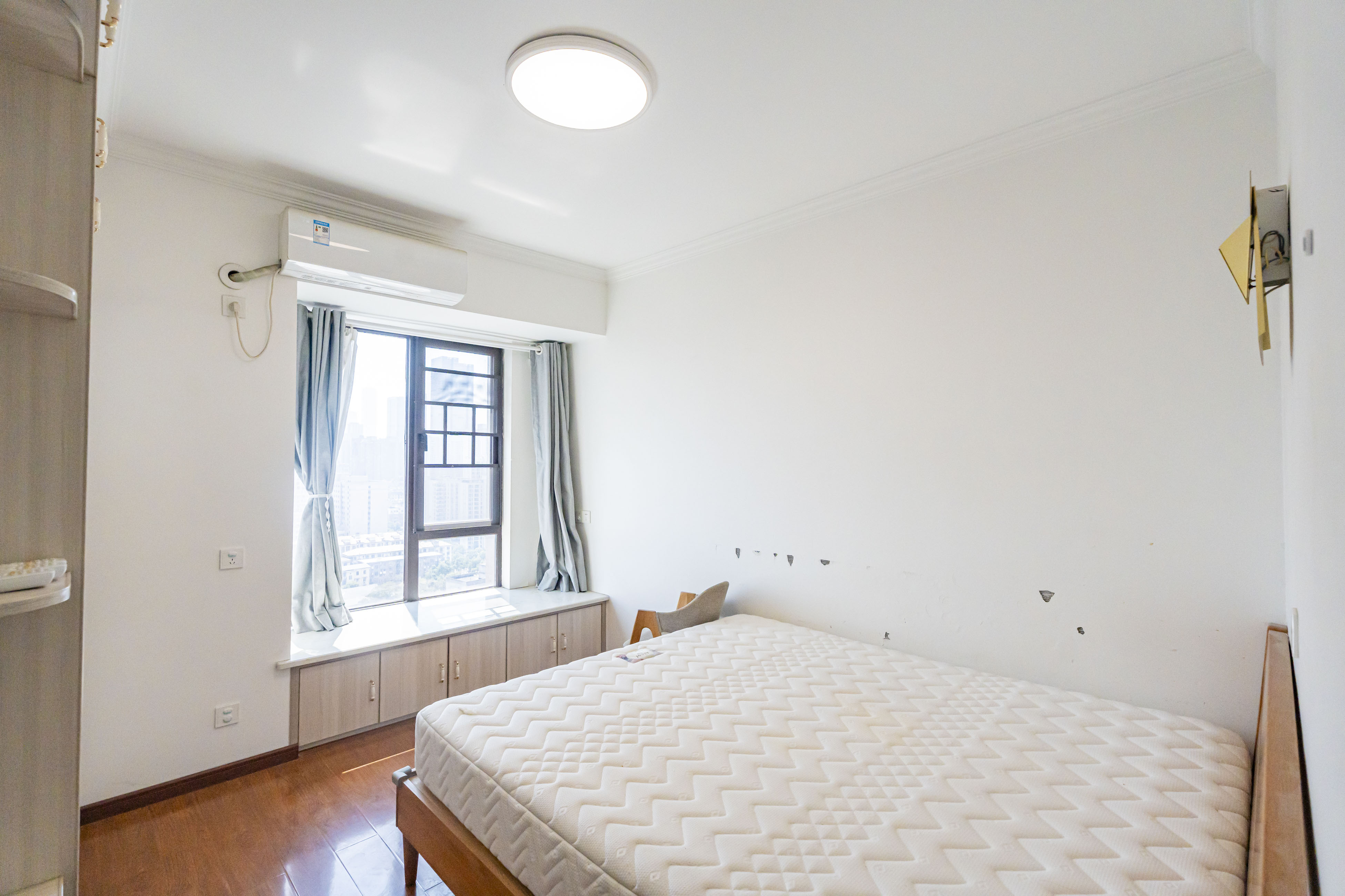 上园商住小区  3室2厅1卫    93.0万 上园商住小区  3室2厅1卫    93.0万卧室