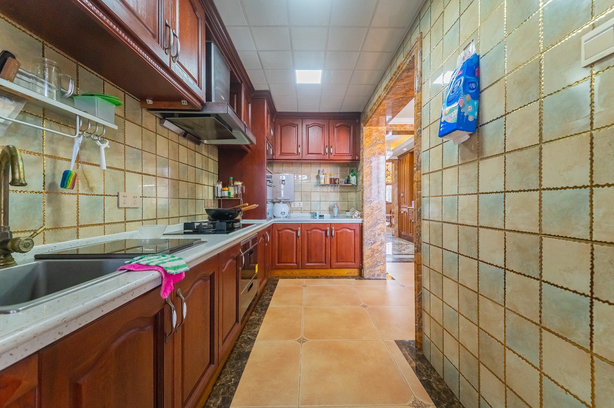 华润凤凰城三期 5室2厅3卫 185.0万 华润凤凰城三期 5室2厅3卫 185.0万厨房