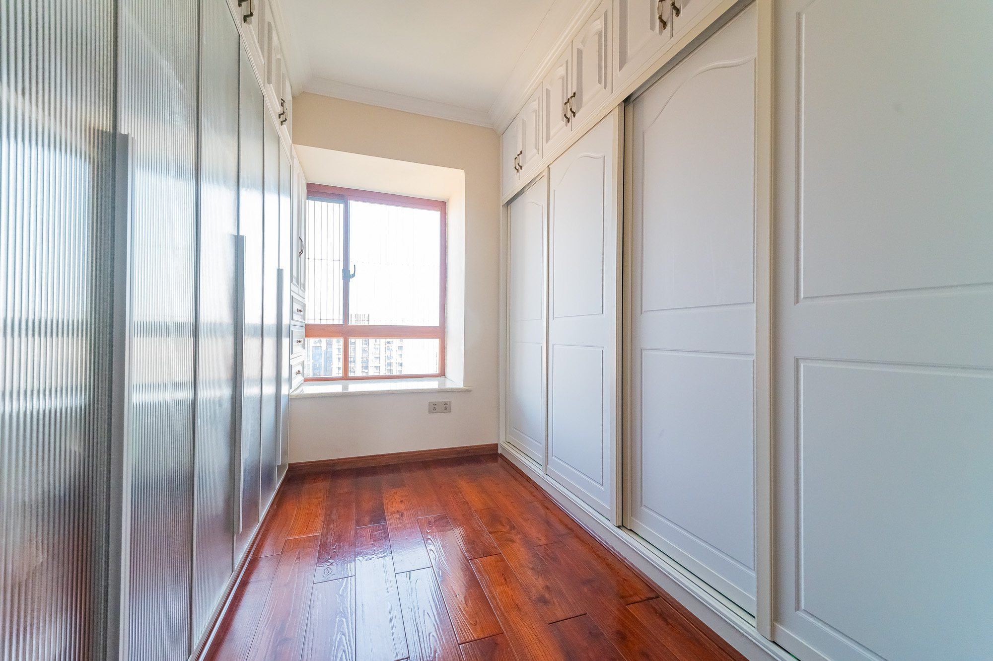 华润凤凰城三期 5室2厅3卫 185.0万 华润凤凰城三期 5室2厅3卫 185.0万其他