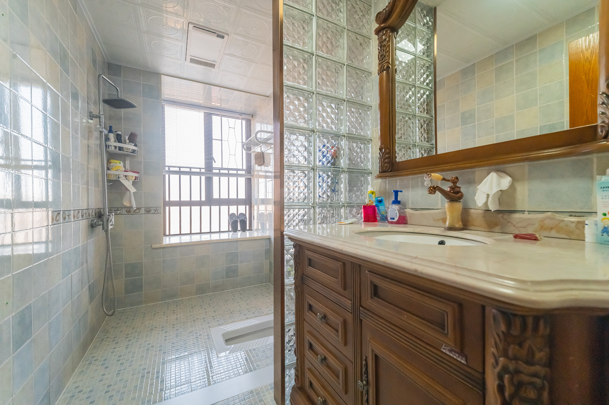 华润凤凰城三期 5室2厅3卫 185.0万 华润凤凰城三期 5室2厅3卫 185.0万卫生间