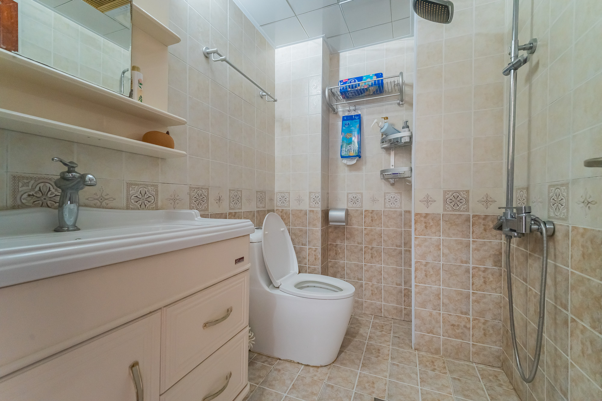 华润凤凰城三期 5室2厅3卫 185.0万 华润凤凰城三期 5室2厅3卫 185.0万卫生间