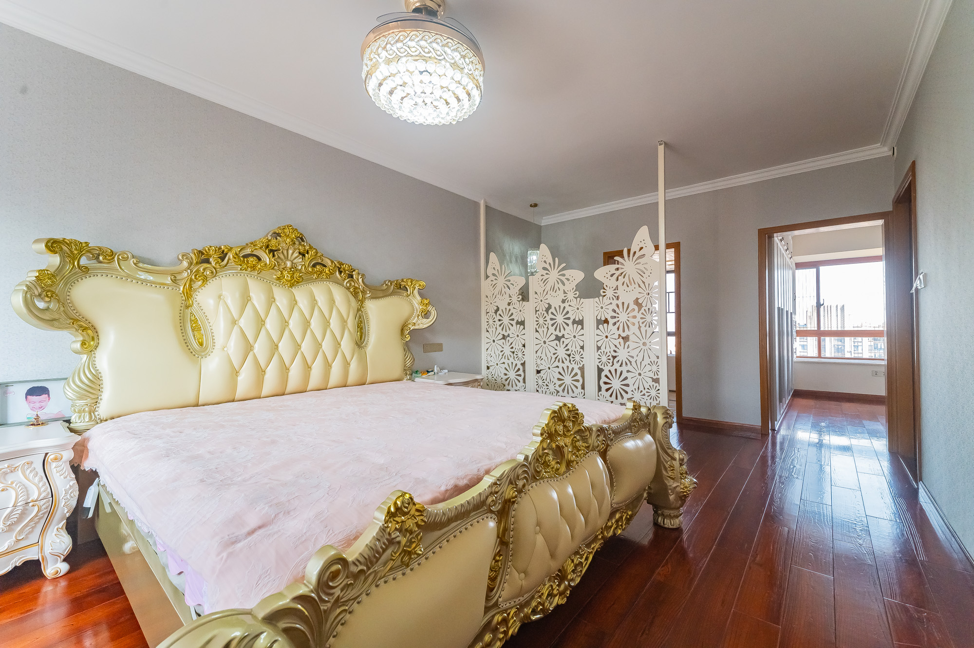 华润凤凰城三期 5室2厅3卫 185.0万 华润凤凰城三期 5室2厅3卫 185.0万卧室