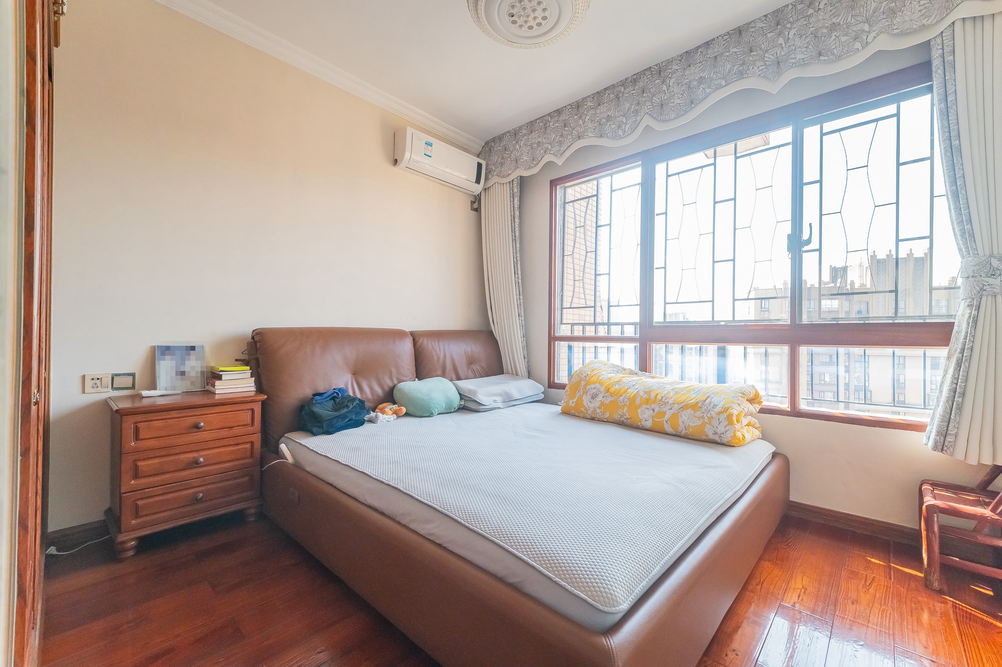 华润凤凰城三期 5室2厅3卫 185.0万 华润凤凰城三期 5室2厅3卫 185.0万卧室