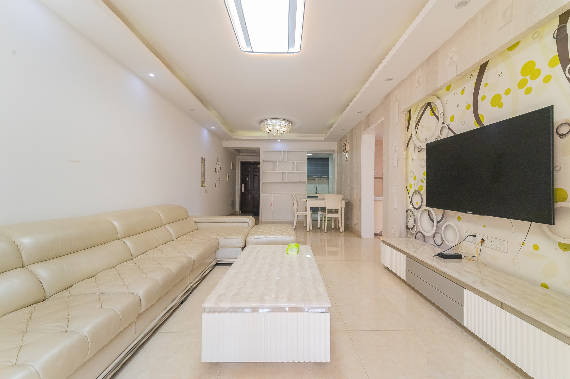 华润凤凰城三期 3室2厅1卫 77.0万 华润凤凰城三期 3室2厅1卫 77.0万客厅