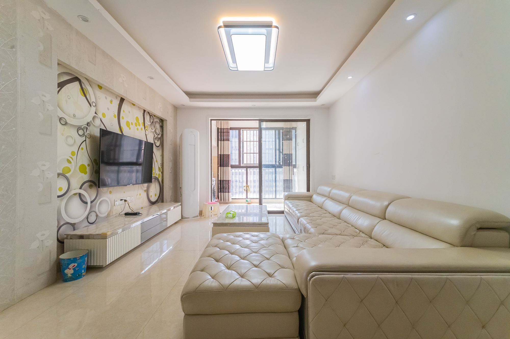 华润凤凰城三期 3室2厅1卫 77.0万 华润凤凰城三期 3室2厅1卫 77.0万客厅