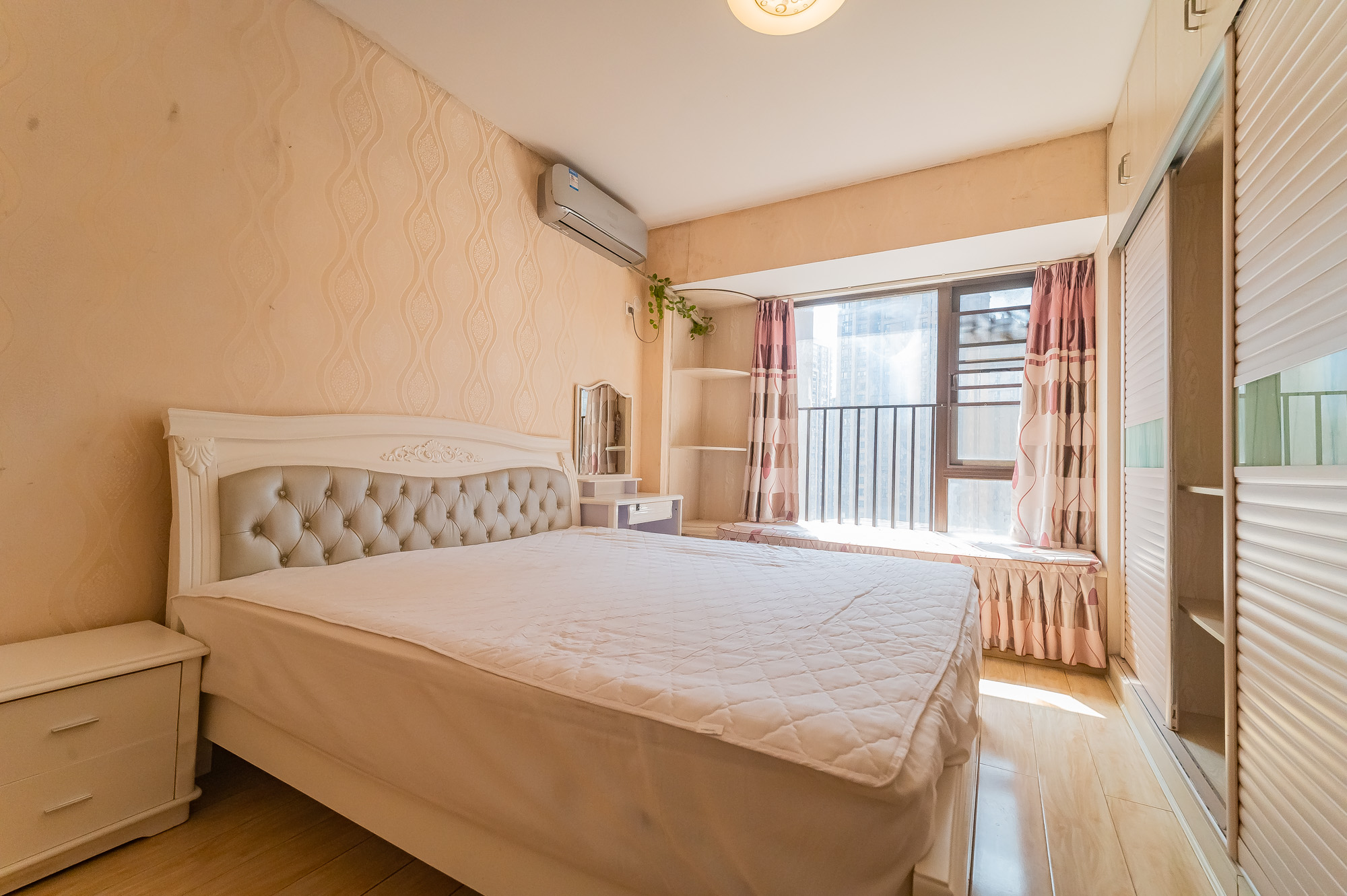 华润凤凰城三期 3室2厅1卫 77.0万 华润凤凰城三期 3室2厅1卫 77.0万卧室