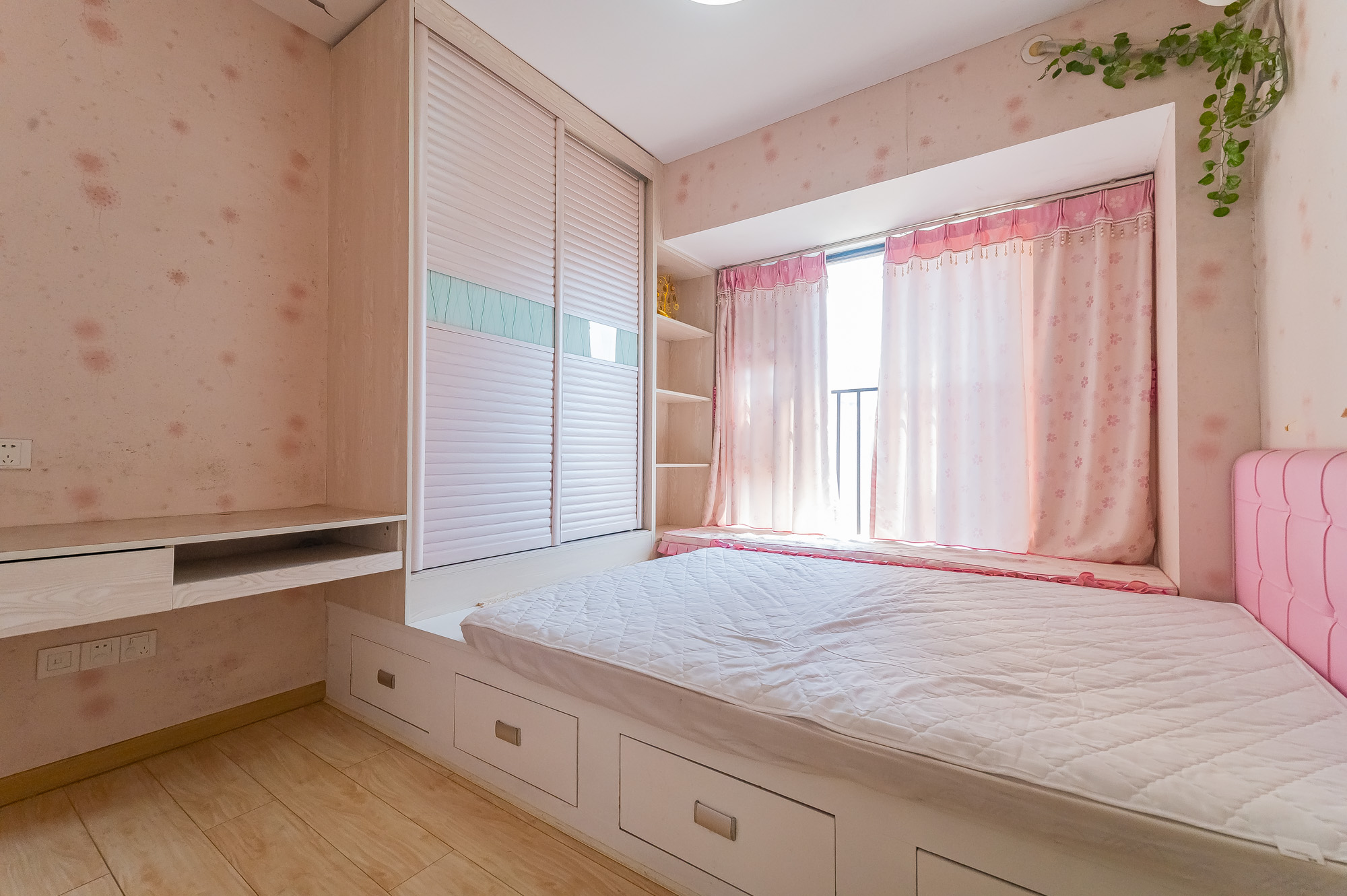 华润凤凰城三期 3室2厅1卫 77.0万 华润凤凰城三期 3室2厅1卫 77.0万卧室