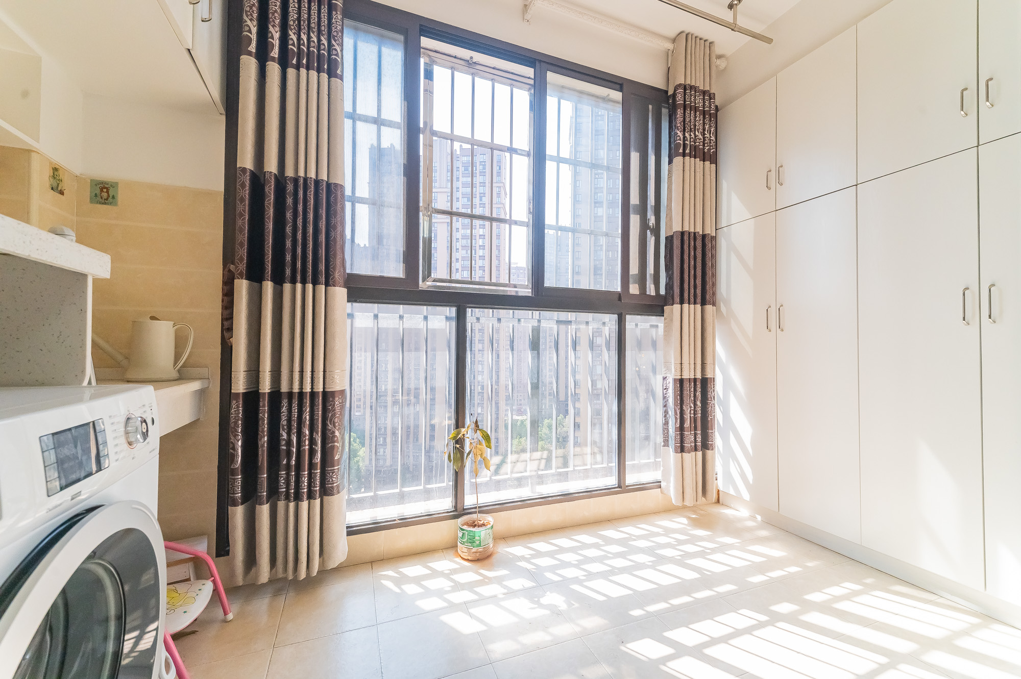 华润凤凰城三期 3室2厅1卫 77.0万 华润凤凰城三期 3室2厅1卫 77.0万阳台