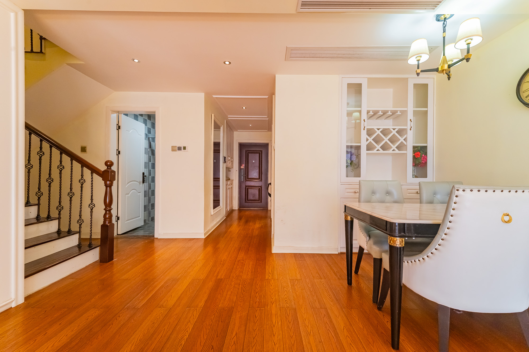 星湖湾一期高层  4室2厅2卫    130.0万 星湖湾一期高层  4室2厅2卫    130.0万客厅