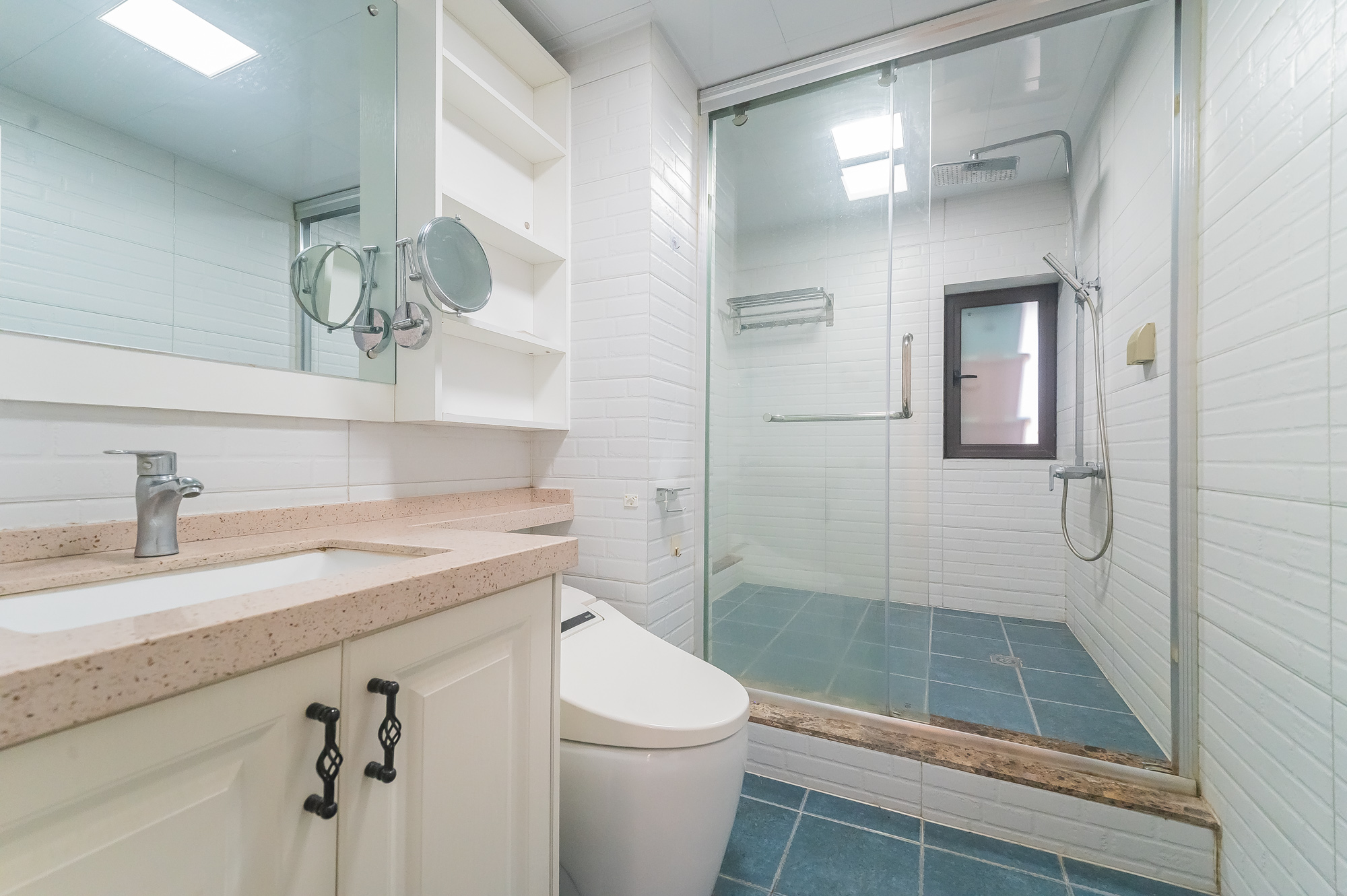 星湖湾一期高层  4室2厅2卫    130.0万 星湖湾一期高层  4室2厅2卫    130.0万卫生间