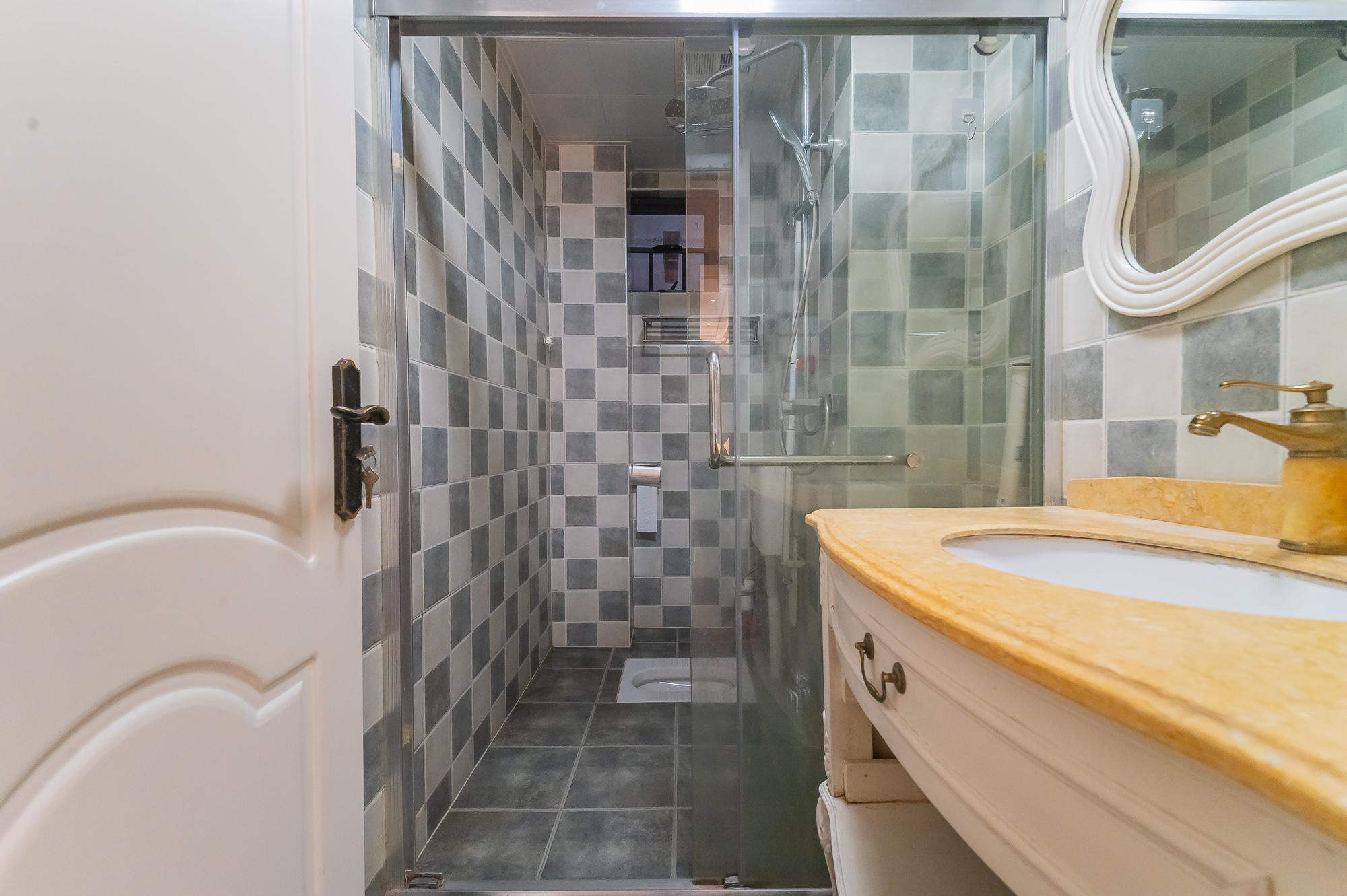 星湖湾一期高层  4室2厅2卫    130.0万 星湖湾一期高层  4室2厅2卫    130.0万卫生间