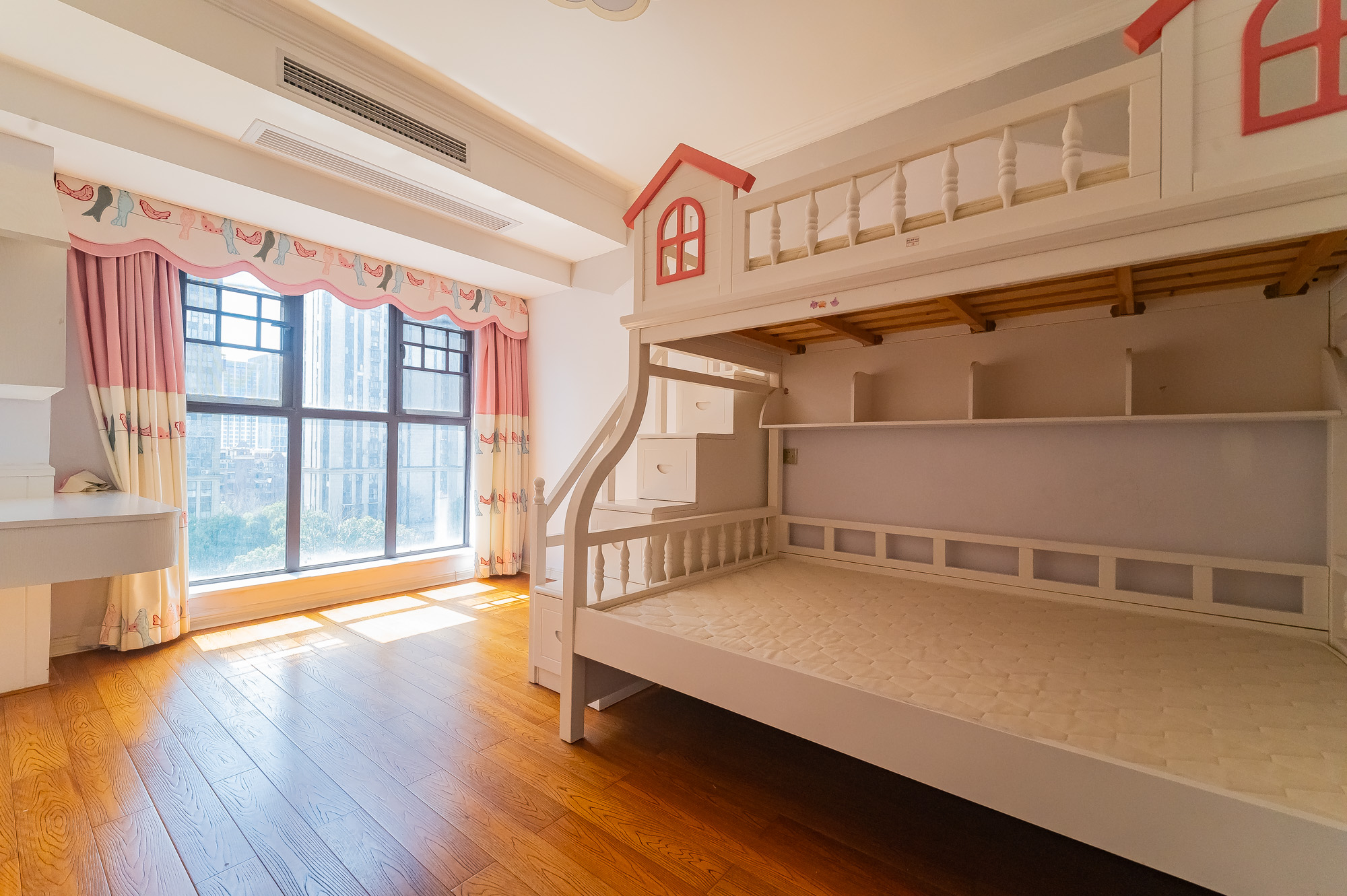 星湖湾一期高层  4室2厅2卫    130.0万 星湖湾一期高层  4室2厅2卫    130.0万卧室