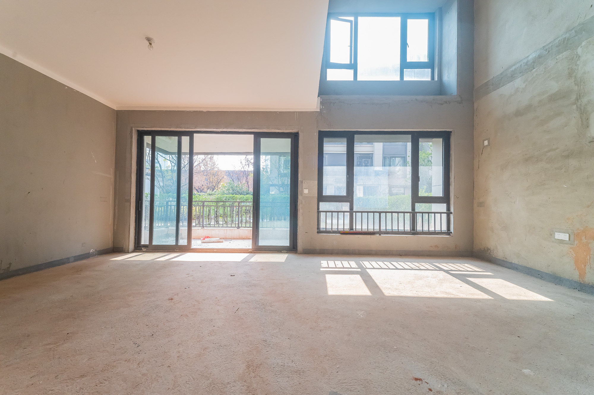 中交建发松雅院 5室2厅2卫 248.0万 中交建发松雅院 5室2厅2卫 248.0万客厅