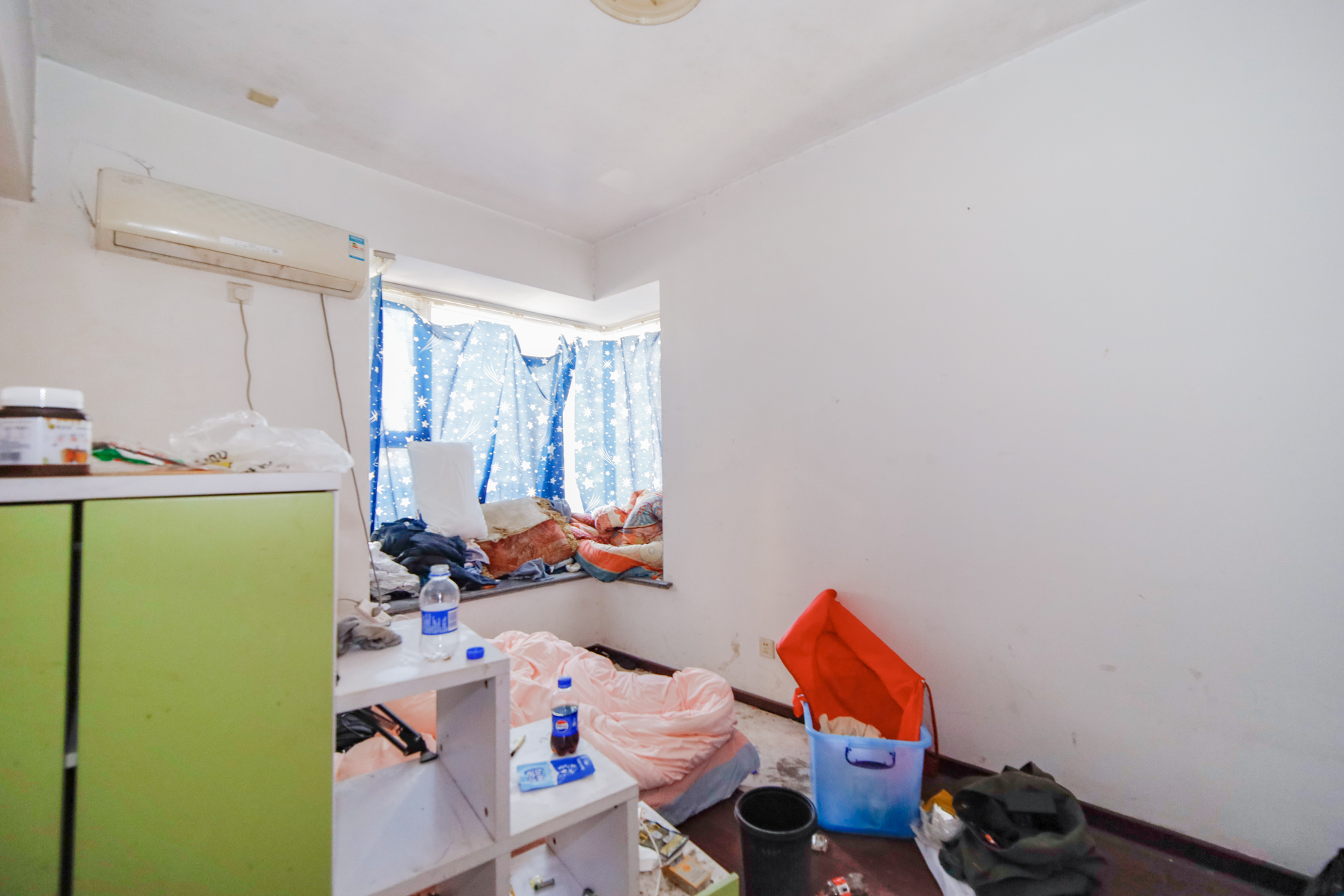 中建桂苑  4室2厅1卫   122.00万卧室