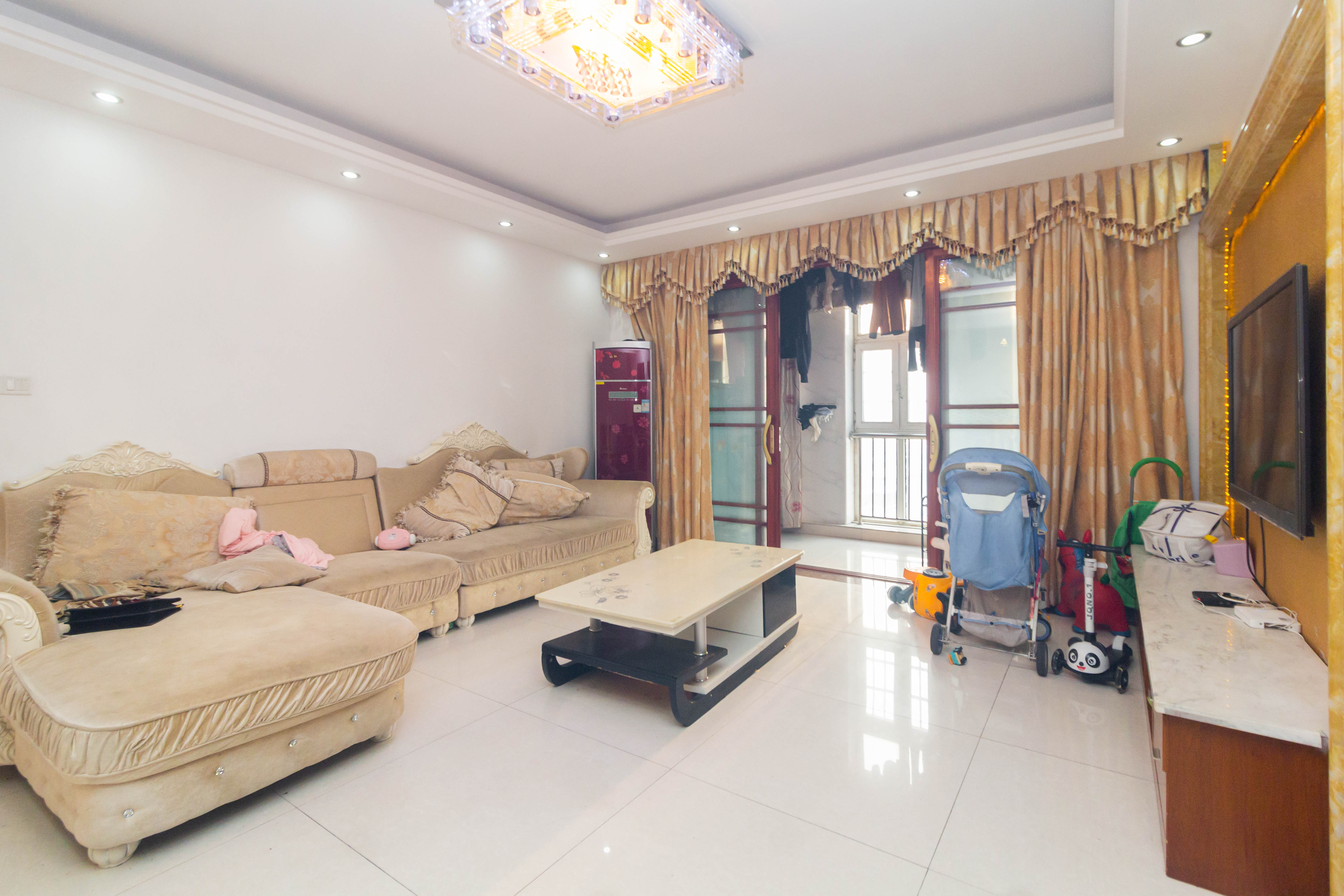 明天一城  3室2厅1卫    88.0万 明天一城  3室2厅1卫    88.0万客厅