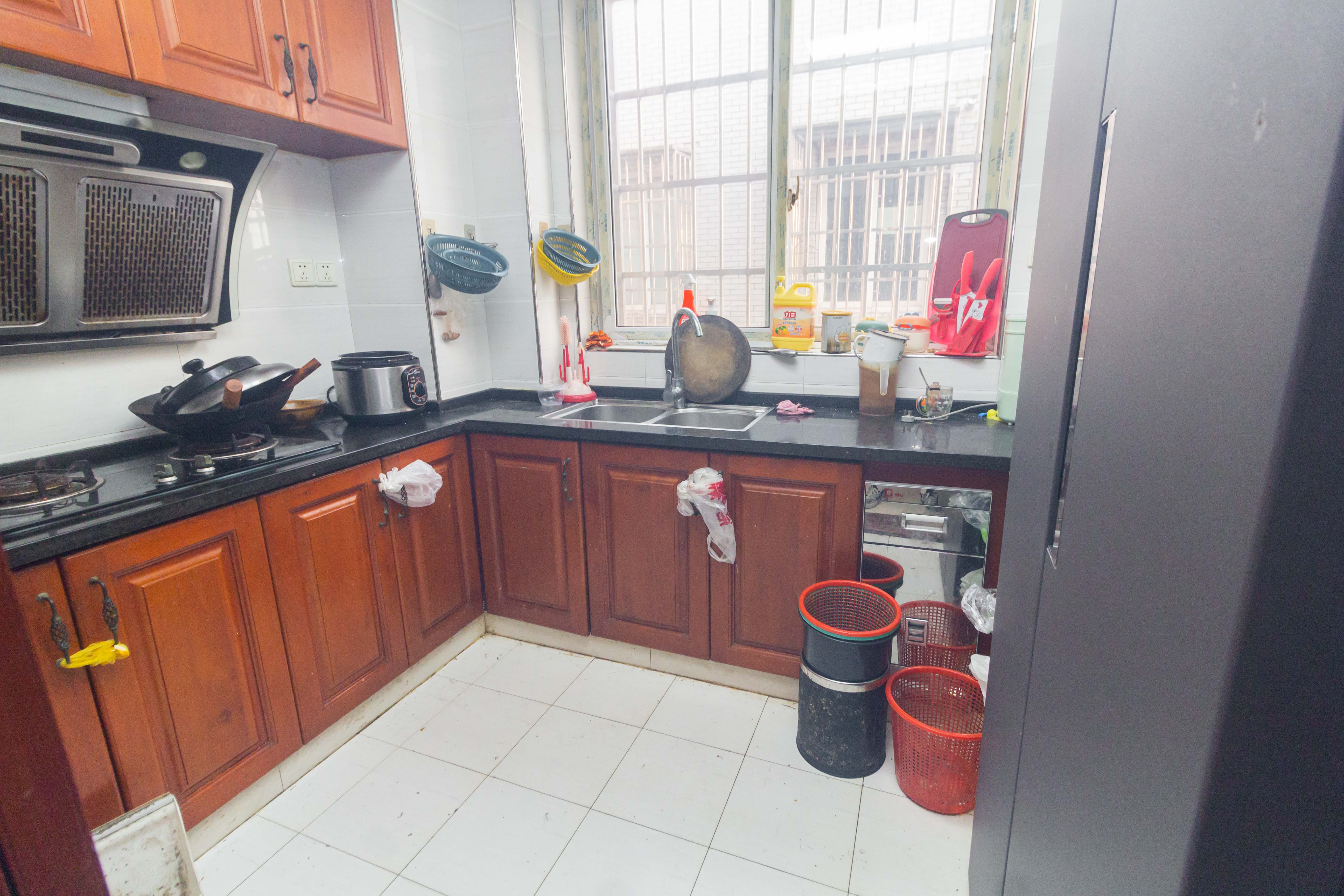 明天一城  3室2厅1卫    88.0万 明天一城  3室2厅1卫    88.0万厨房