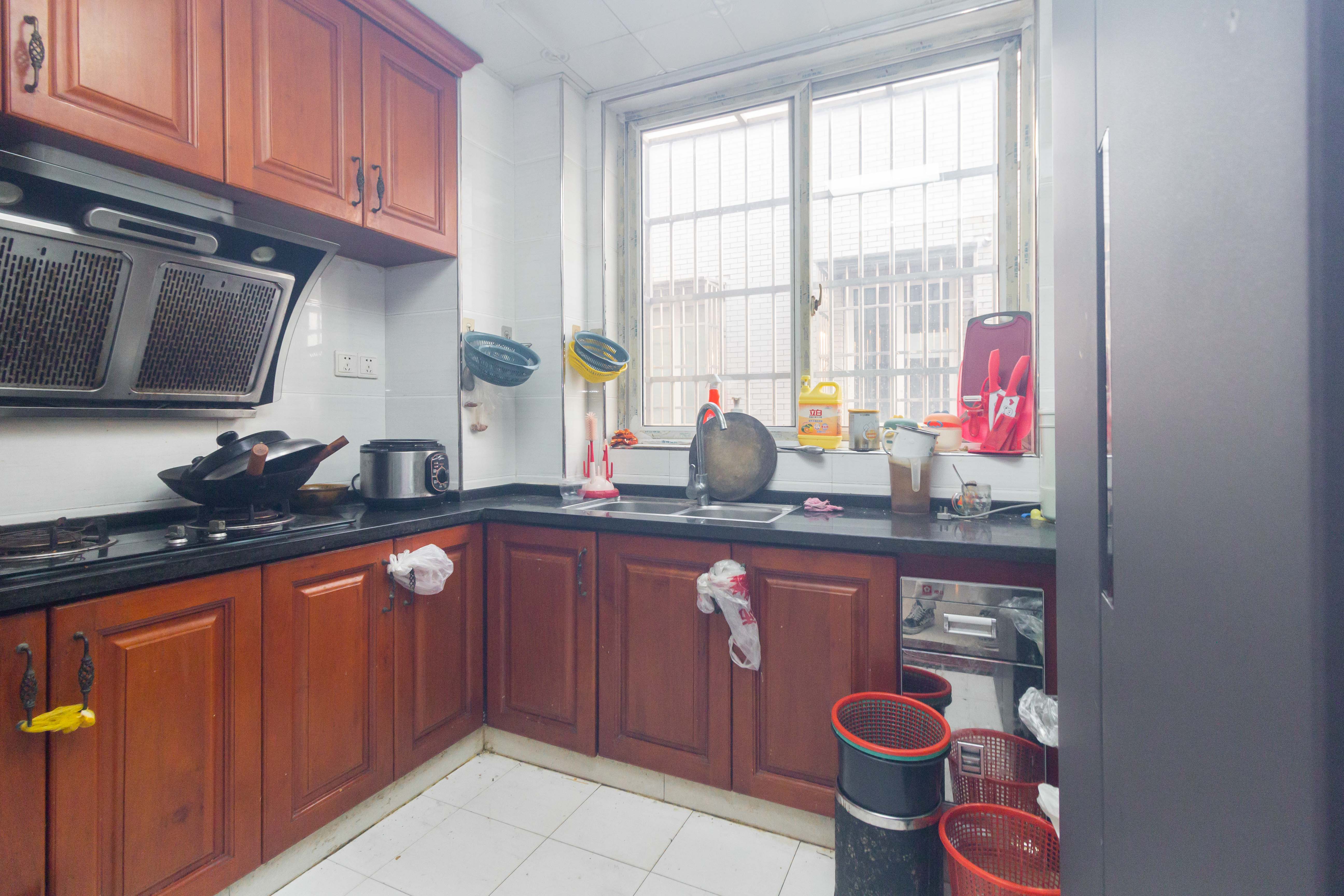 明天一城  3室2厅1卫    88.0万 明天一城  3室2厅1卫    88.0万厨房