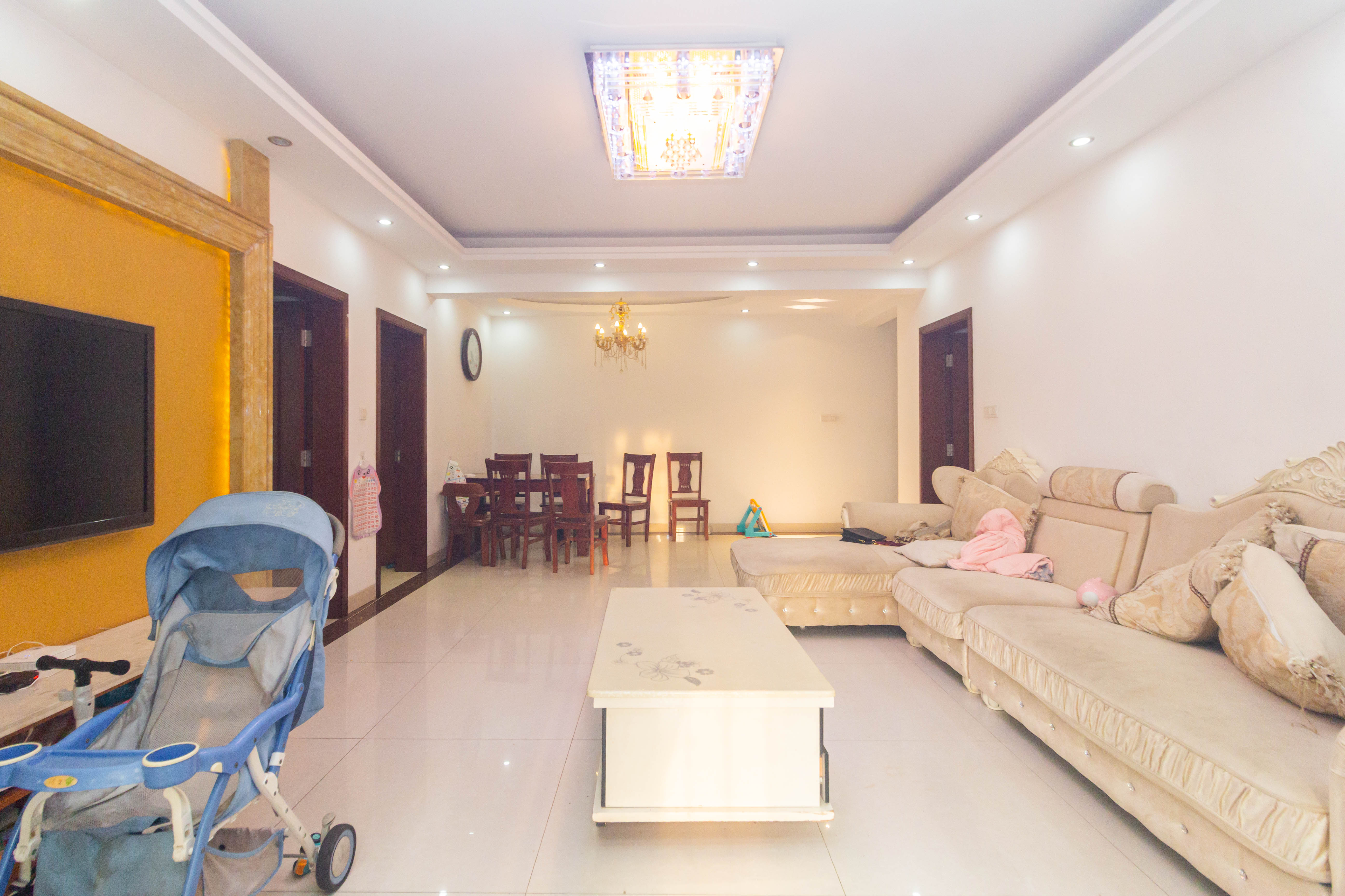 明天一城  3室2厅1卫    88.0万 明天一城  3室2厅1卫    88.0万客厅