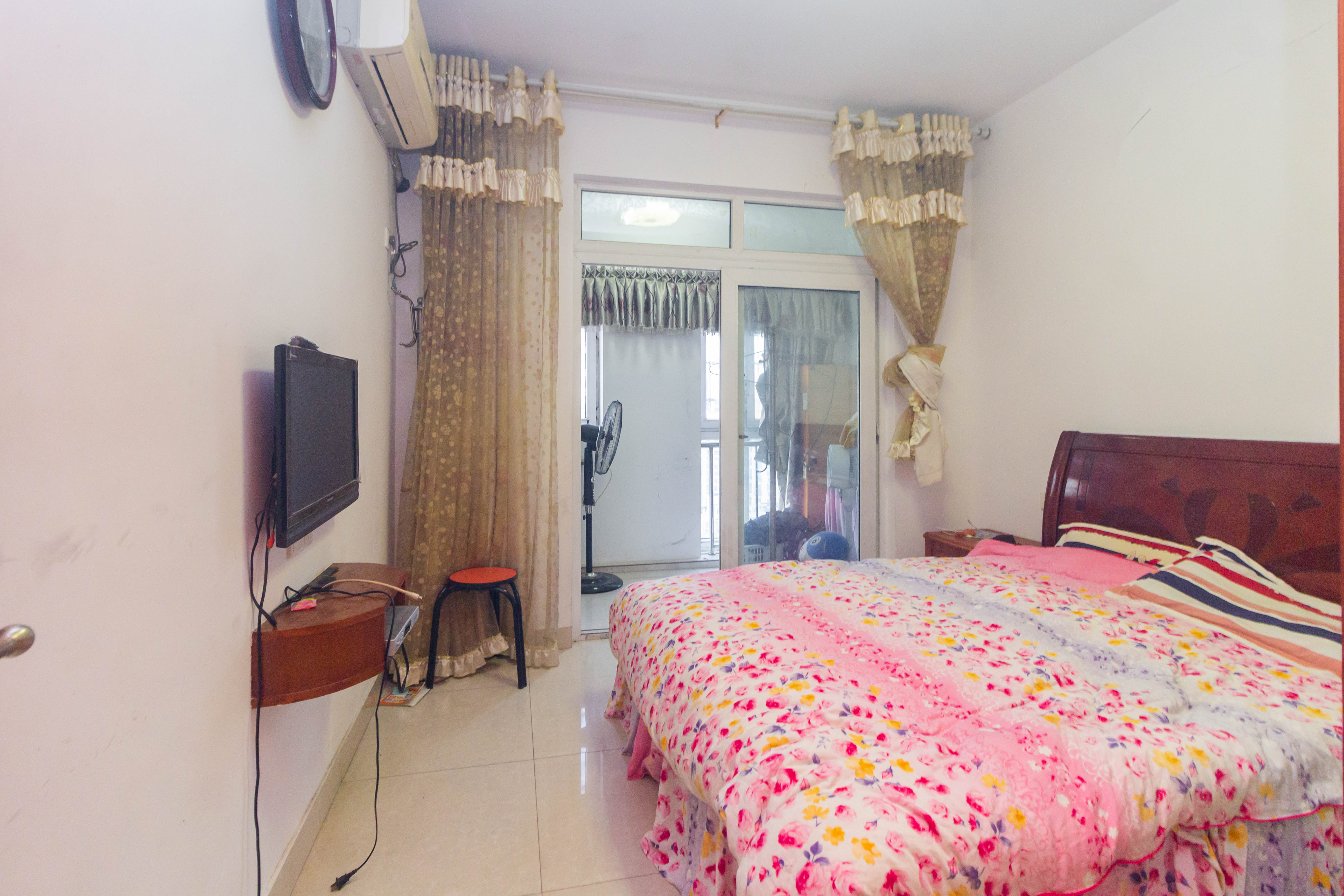 明天一城  3室2厅1卫    88.0万 明天一城  3室2厅1卫    88.0万卧室