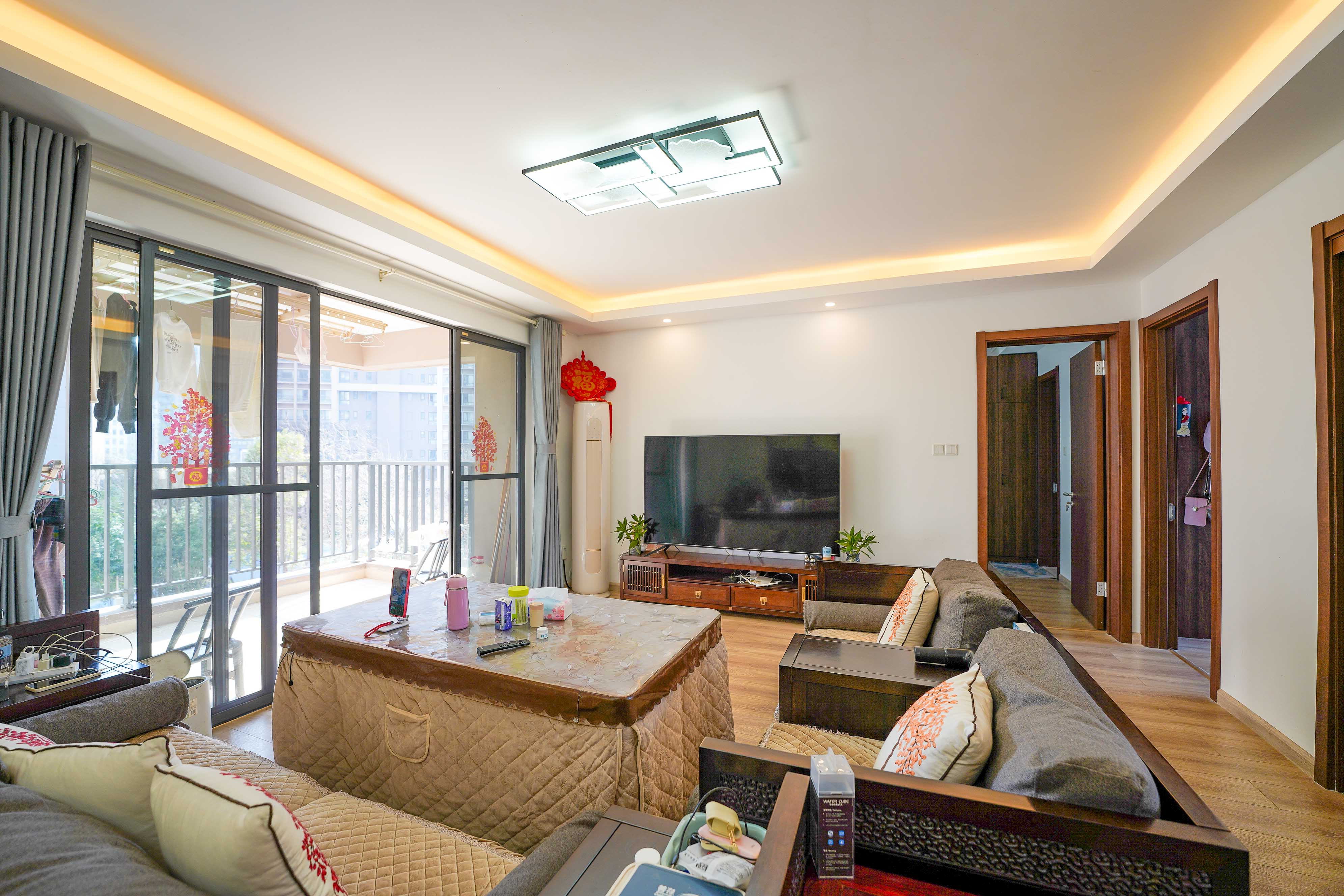 汇金城/嘉华城（二期、三期）  4室2厅2卫    138.0万客厅