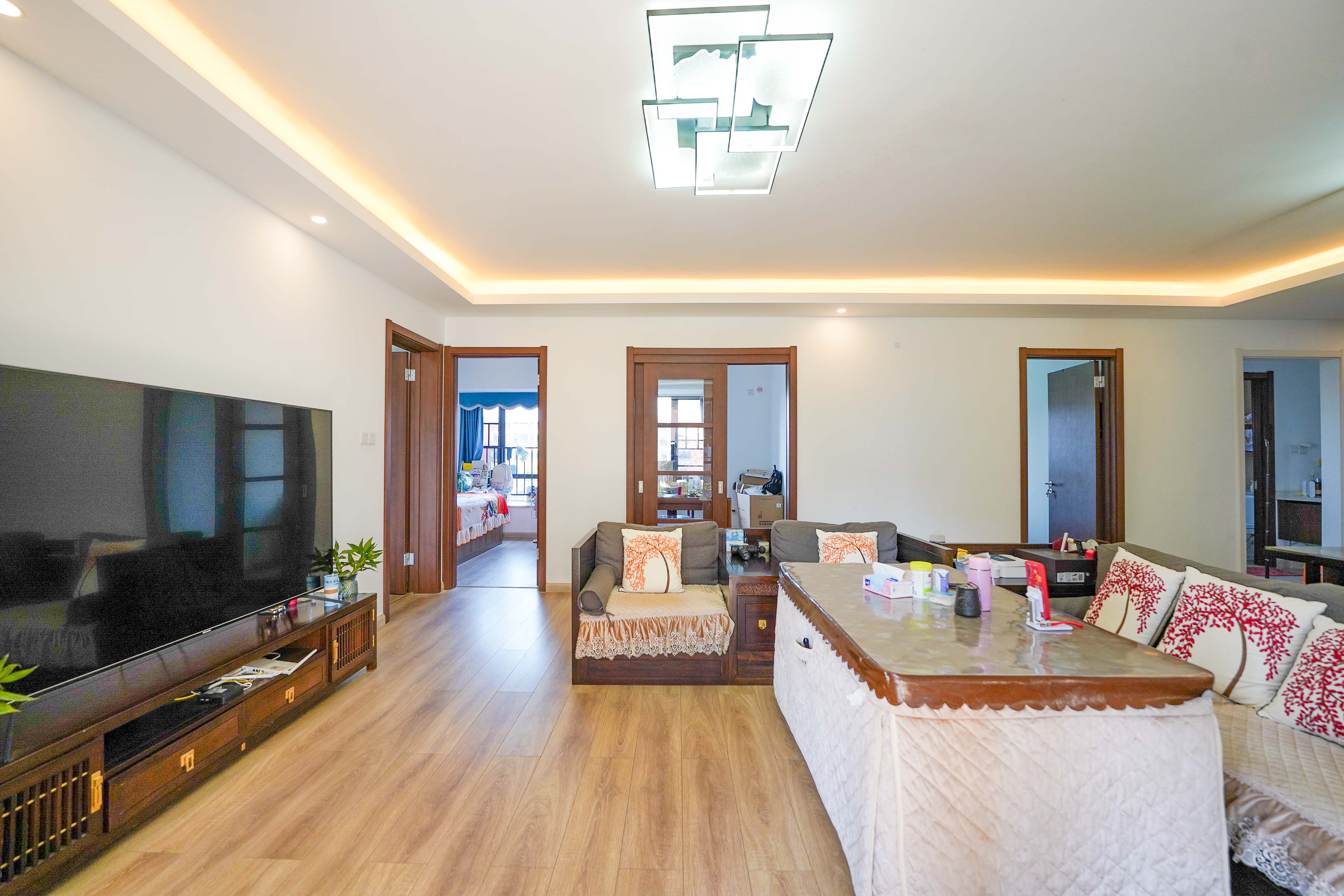 汇金城/嘉华城（二期、三期）  4室2厅2卫    138.0万客厅