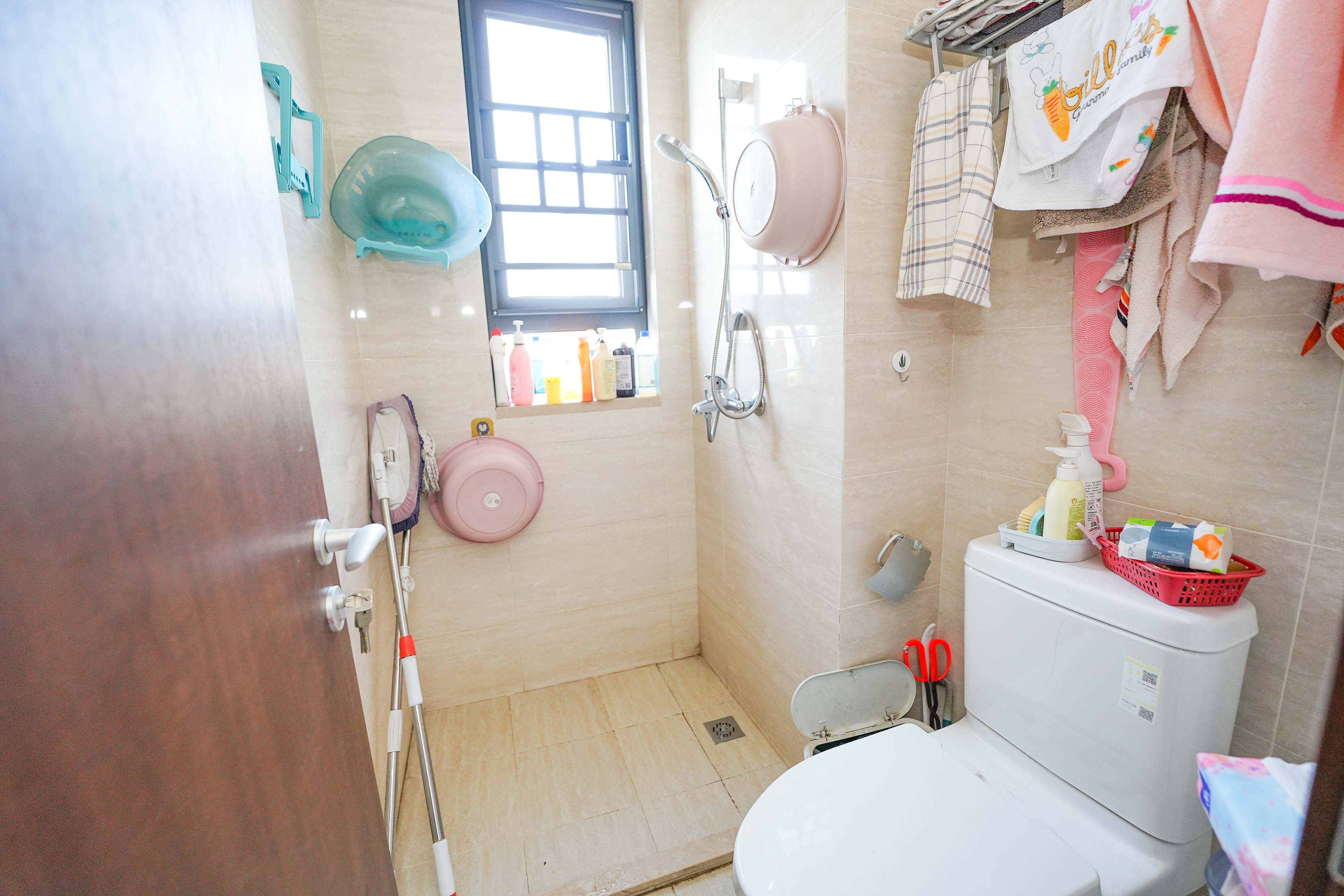 汇金城/嘉华城（二期、三期）  4室2厅2卫    138.0万卫生间