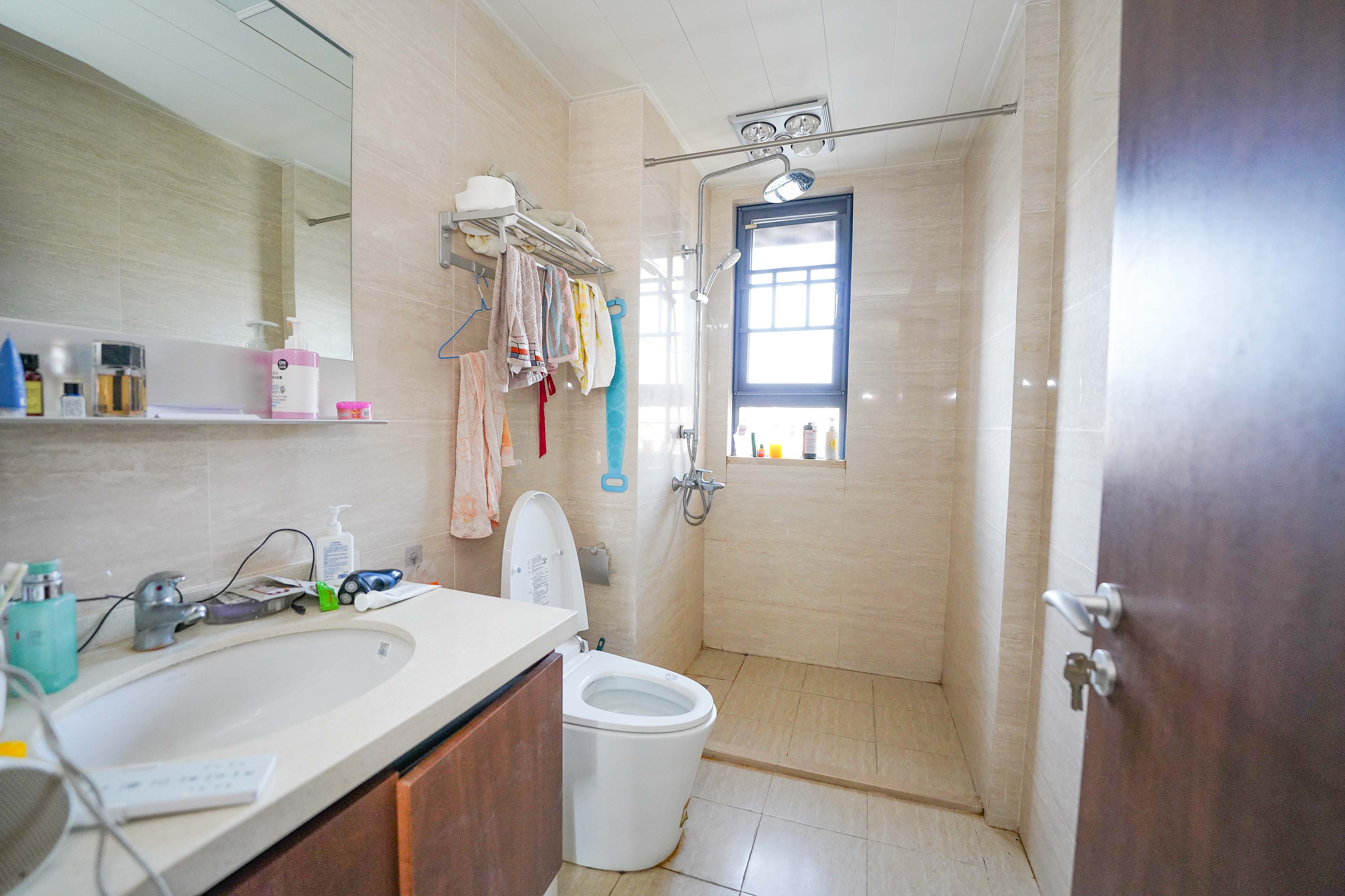 汇金城/嘉华城（二期、三期）  4室2厅2卫    138.0万卫生间