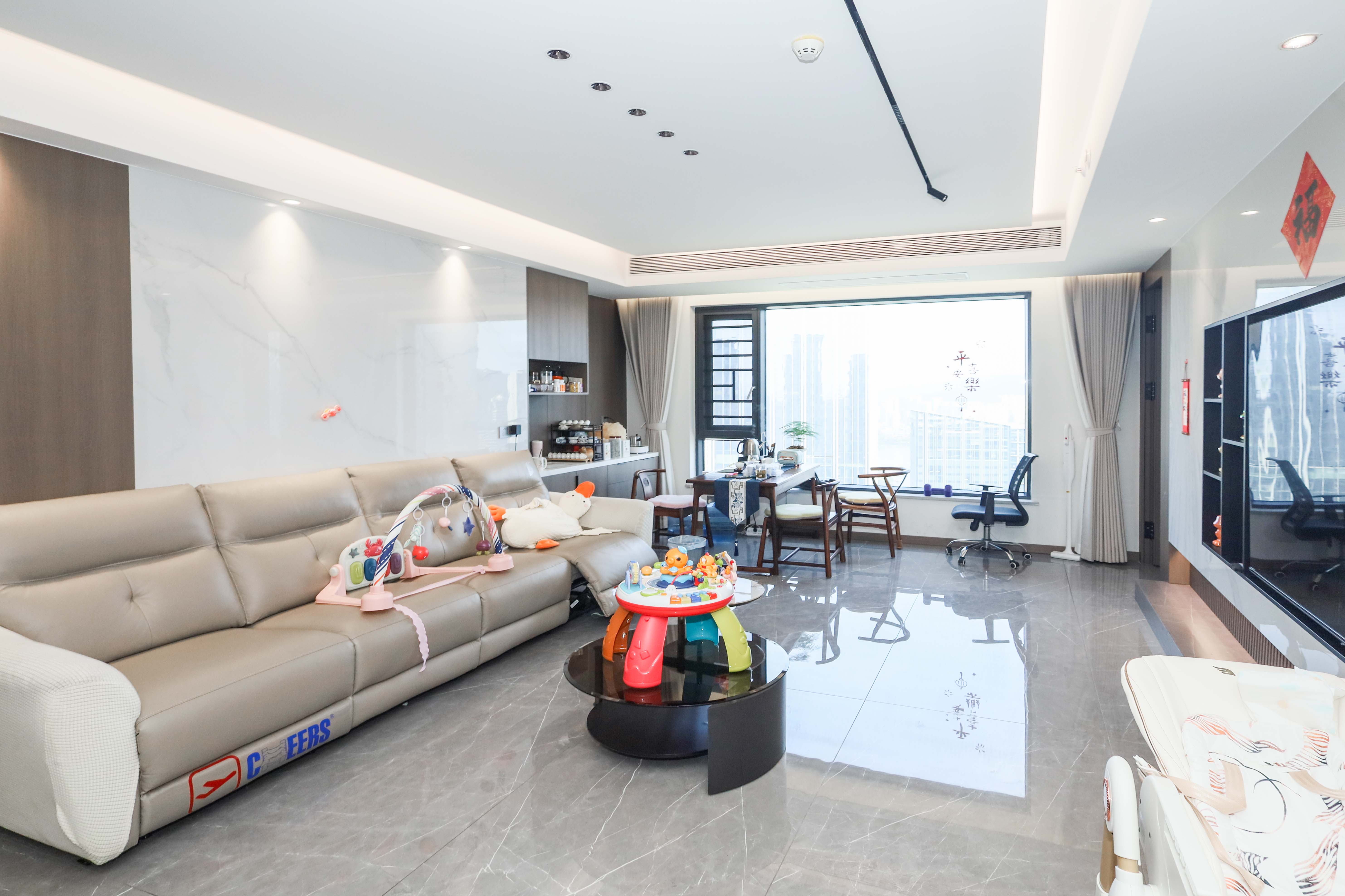 建发央著  1室0厅0卫   368.00万客厅