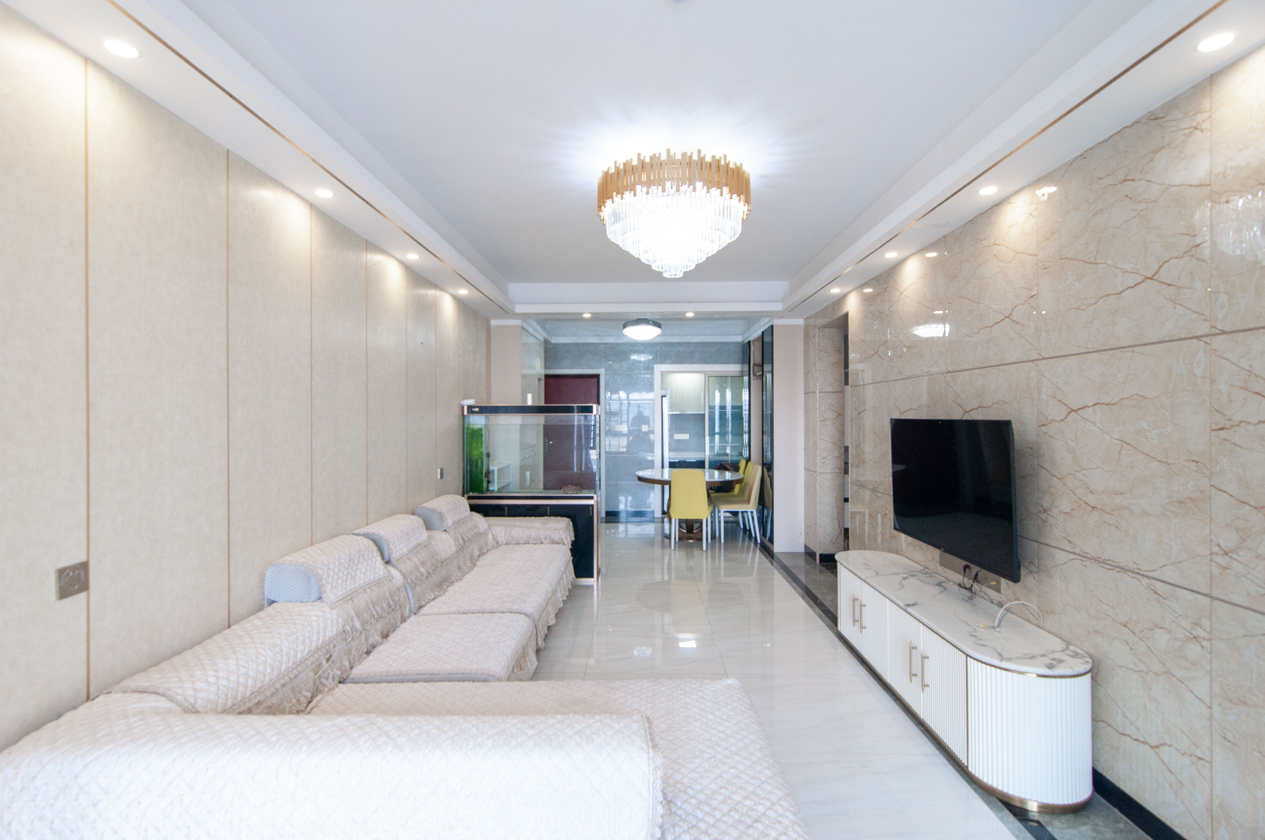 中建梅溪湖中心  3室2厅1卫    130.0万 中建梅溪湖中心  3室2厅1卫    130.0万客厅