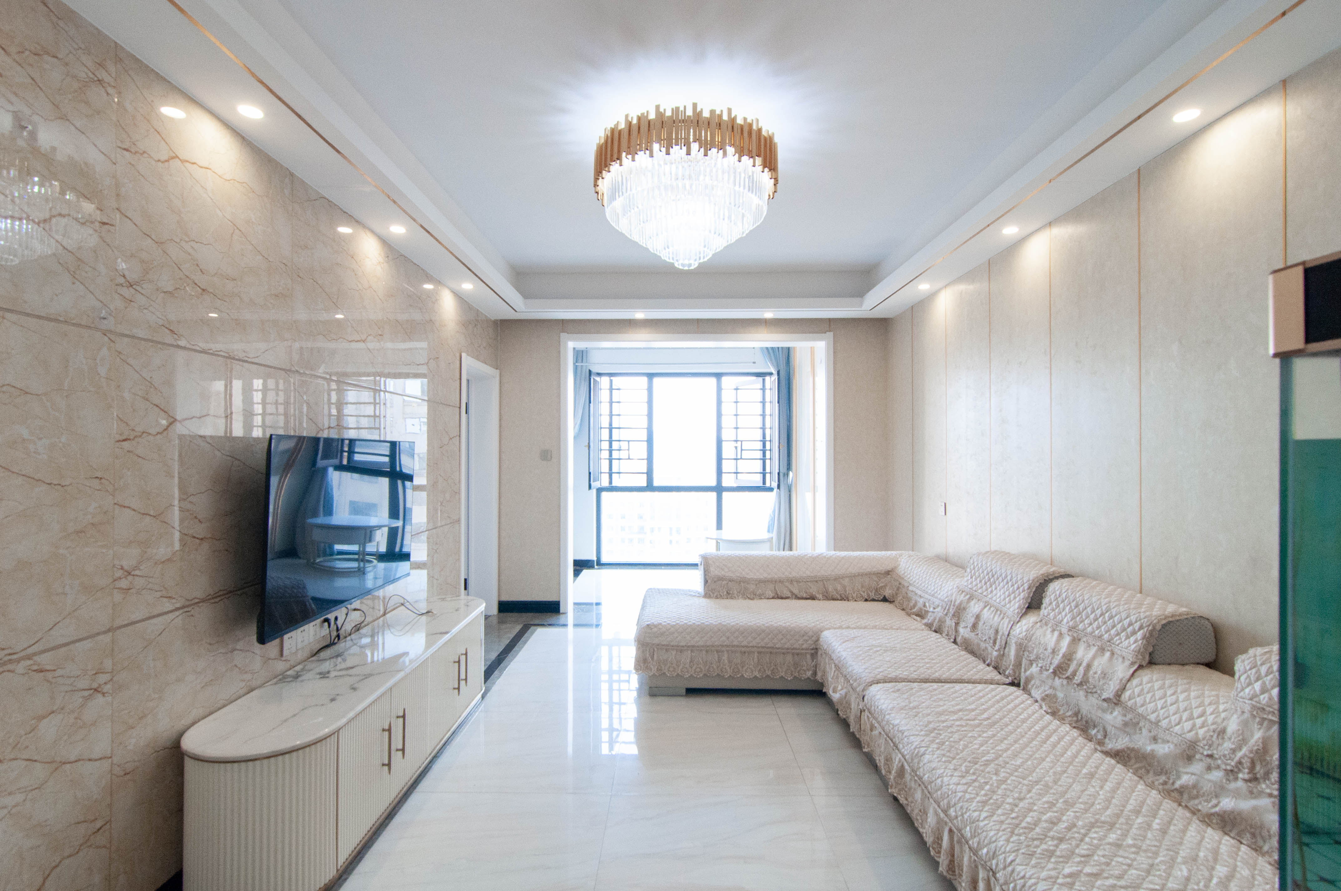 中建梅溪湖中心  3室2厅1卫    130.0万 中建梅溪湖中心  3室2厅1卫    130.0万客厅