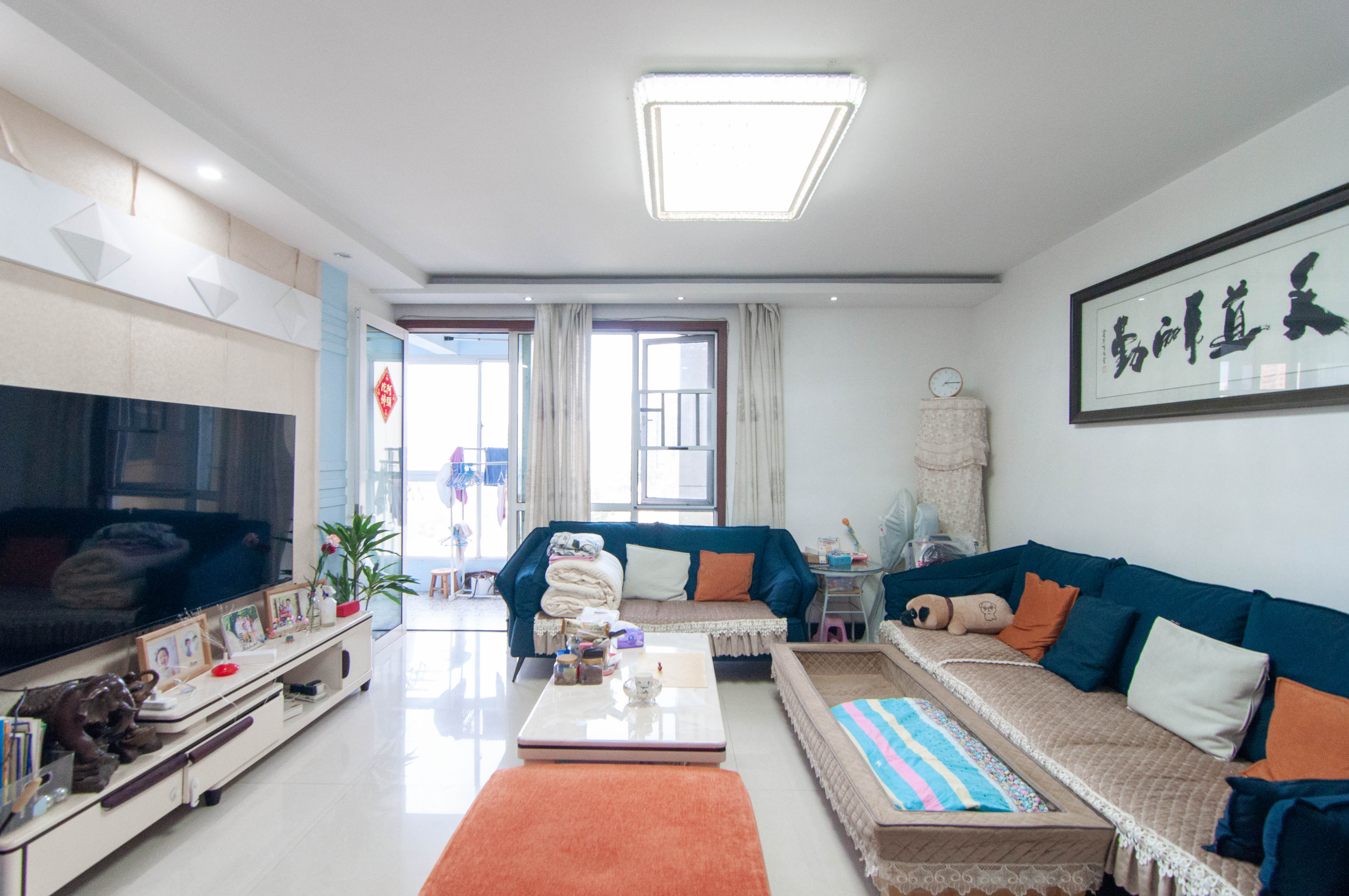 湘麓国际 4室2厅1卫 103.0万 湘麓国际 4室2厅1卫 103.0万客厅