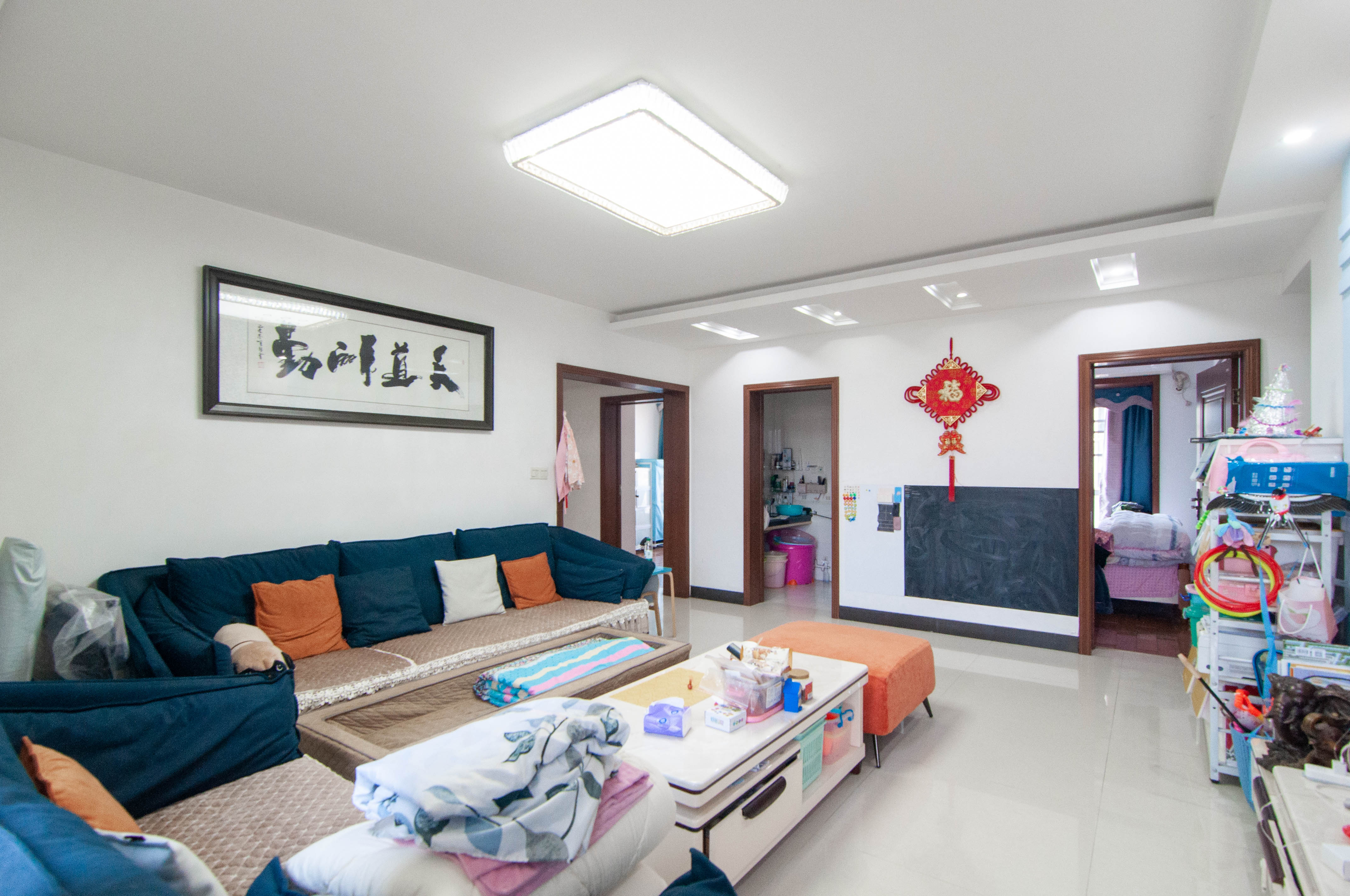 湘麓国际 4室2厅1卫 103.0万 湘麓国际 4室2厅1卫 103.0万客厅