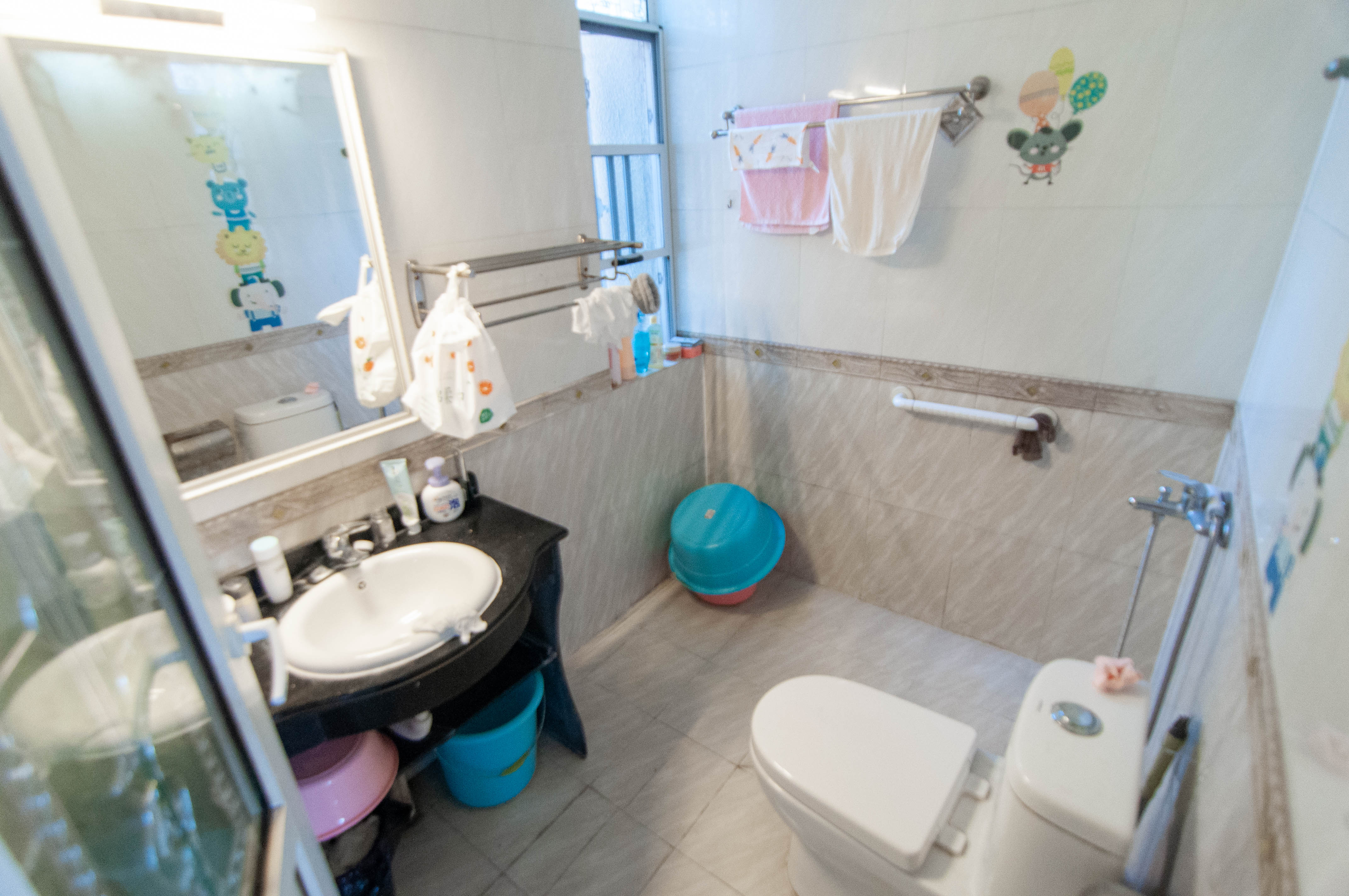 湘麓国际 4室2厅1卫 103.0万 湘麓国际 4室2厅1卫 103.0万卫生间