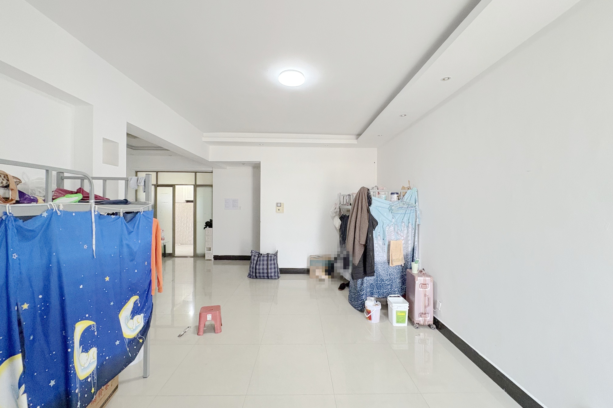长宝1667  3室2厅2卫   148.00万客厅