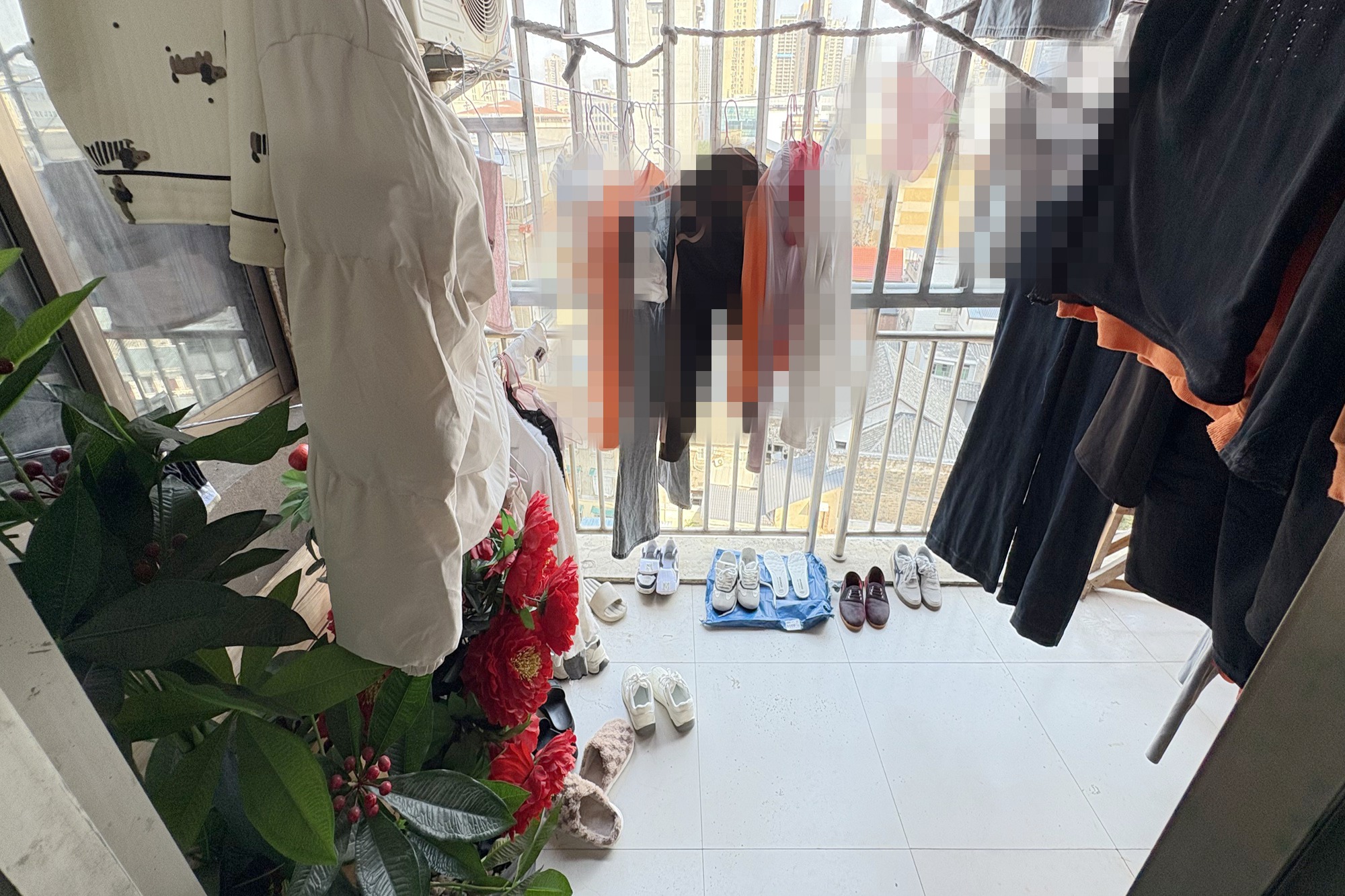 长宝1667  3室2厅2卫   148.00万阳台
