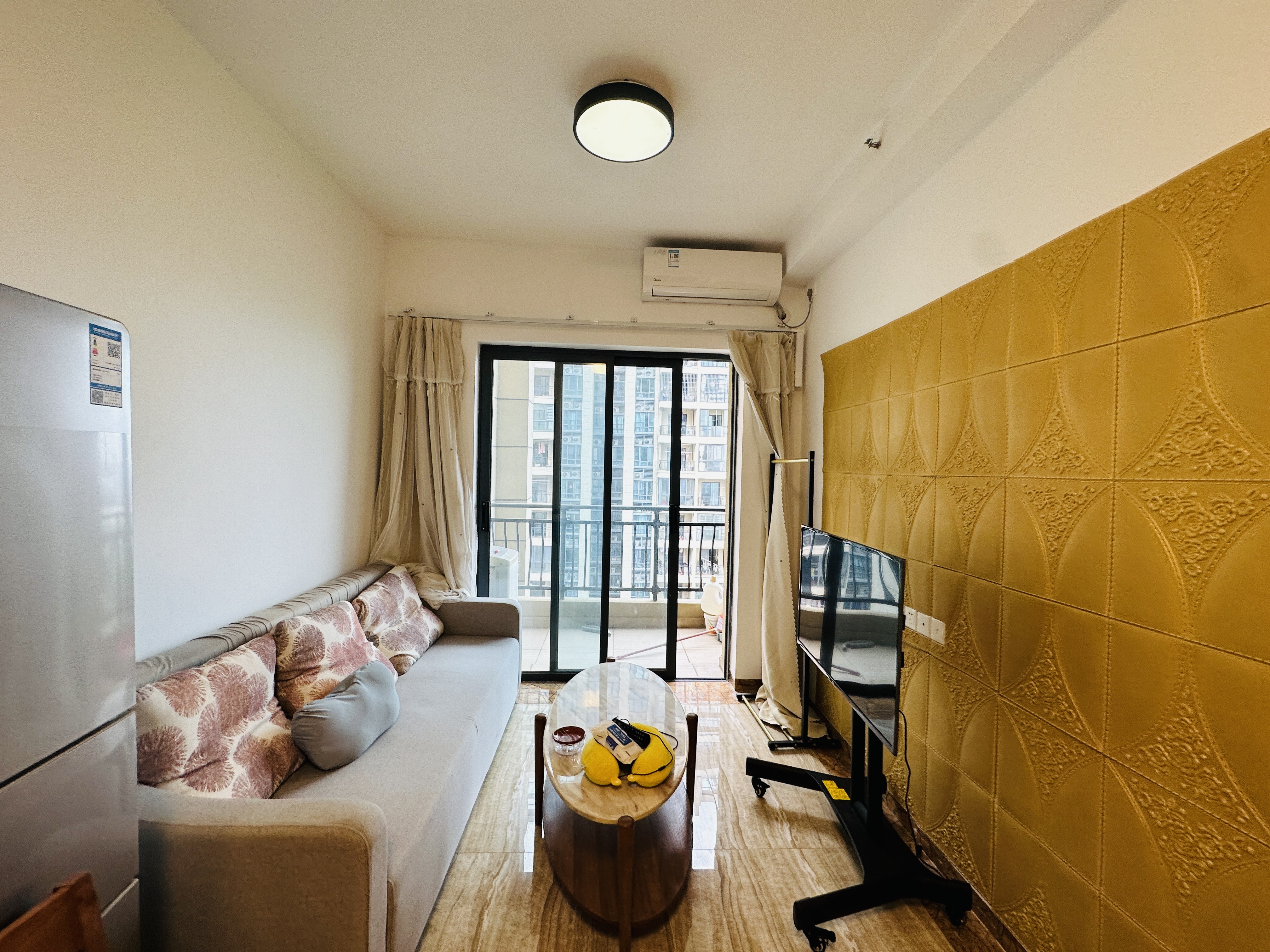 碧桂园一、二期(中央首府) 1室1厅1卫 59.0万 碧桂园一、二期(中央首府) 1室1厅1卫 59.0万客厅